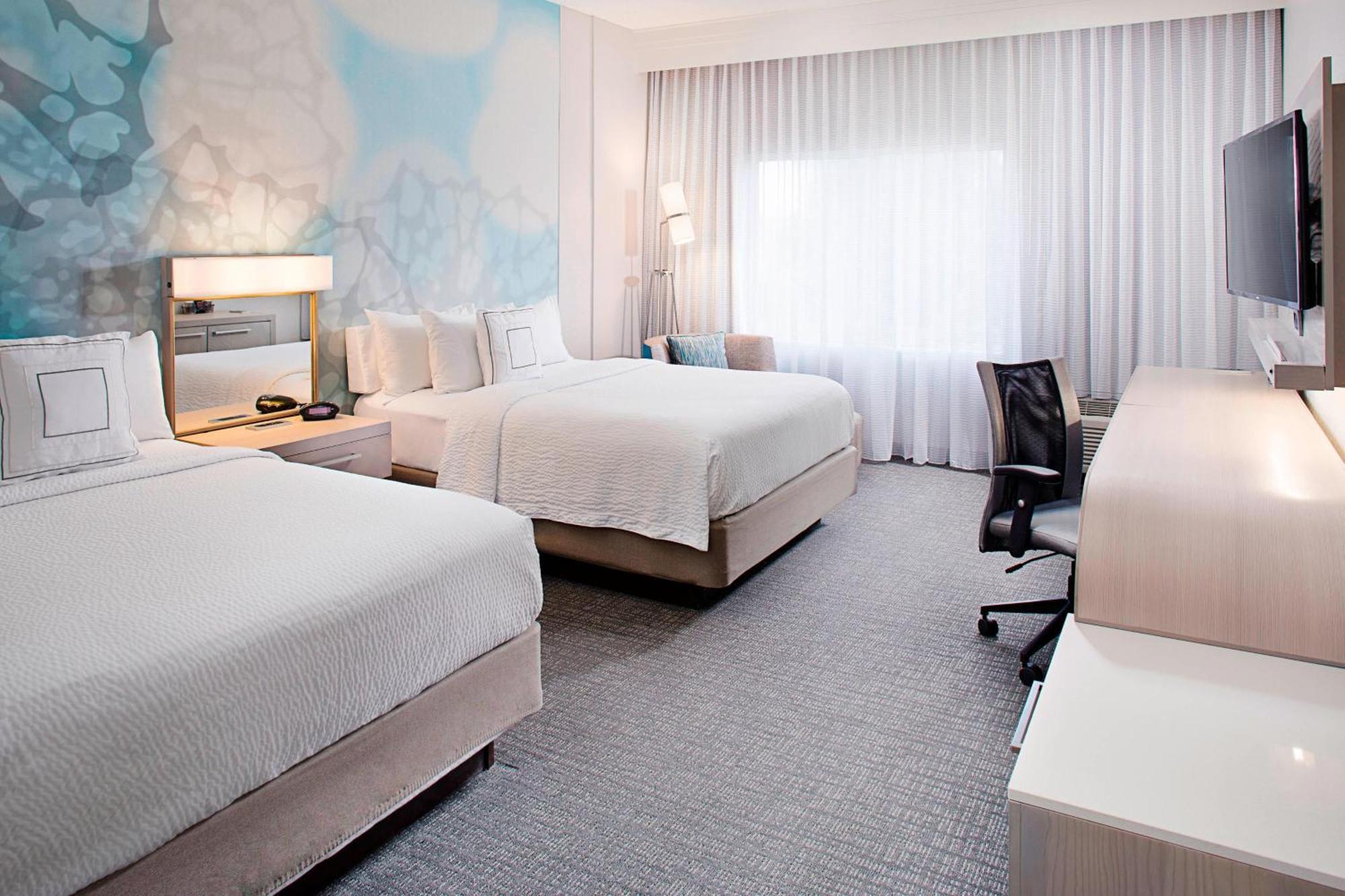 Queen Room Two Queen Beds Bathtub Mobility Access or Hearing Accessible