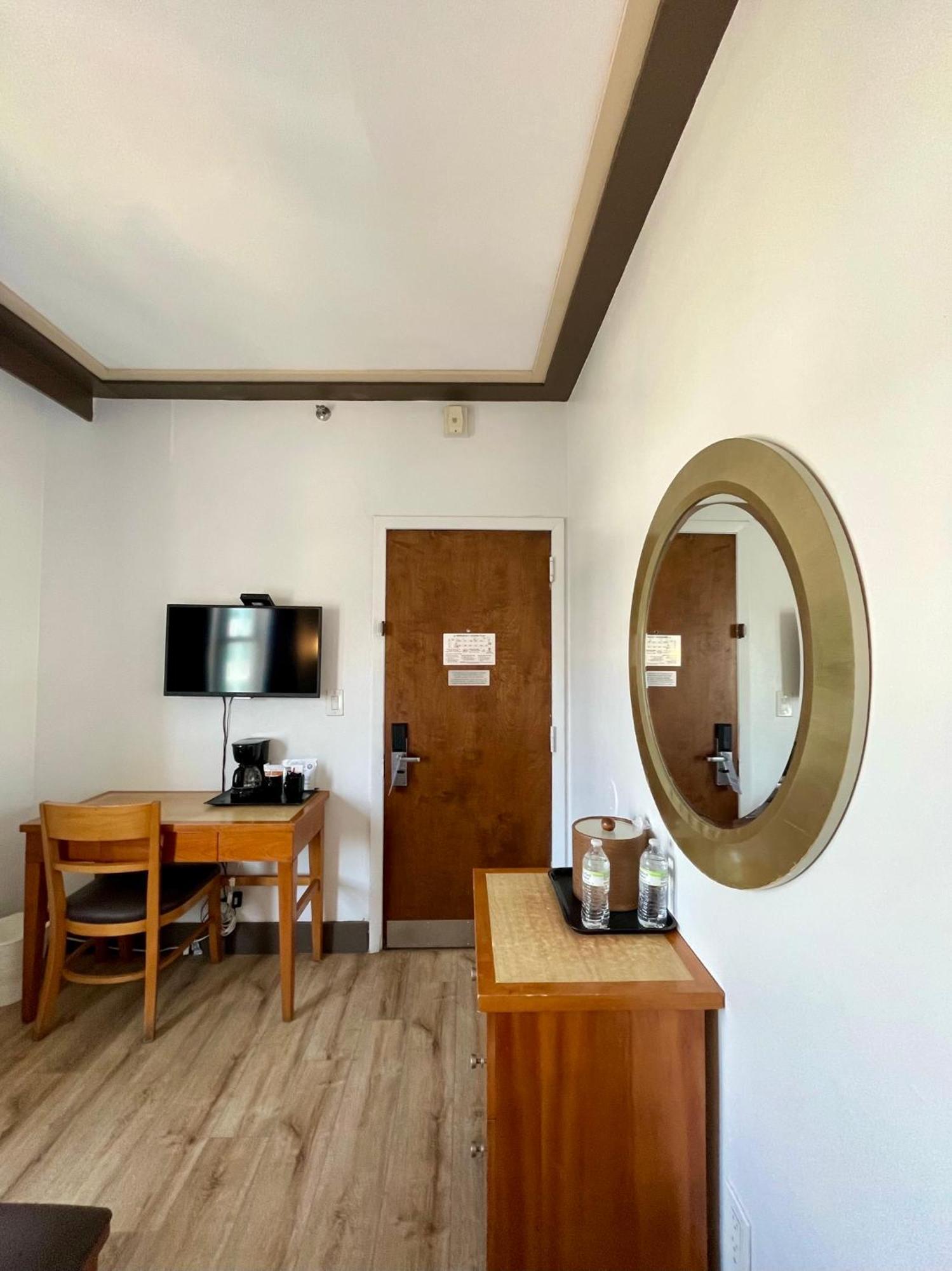 Double Room Partial Ocean View Non-Smoking