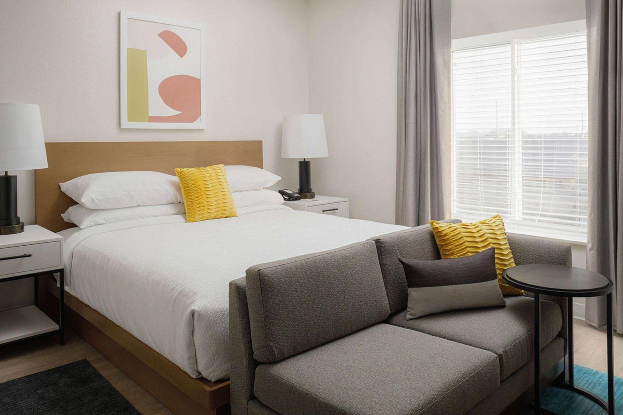 Studio Suite Accessible Tub King Bed