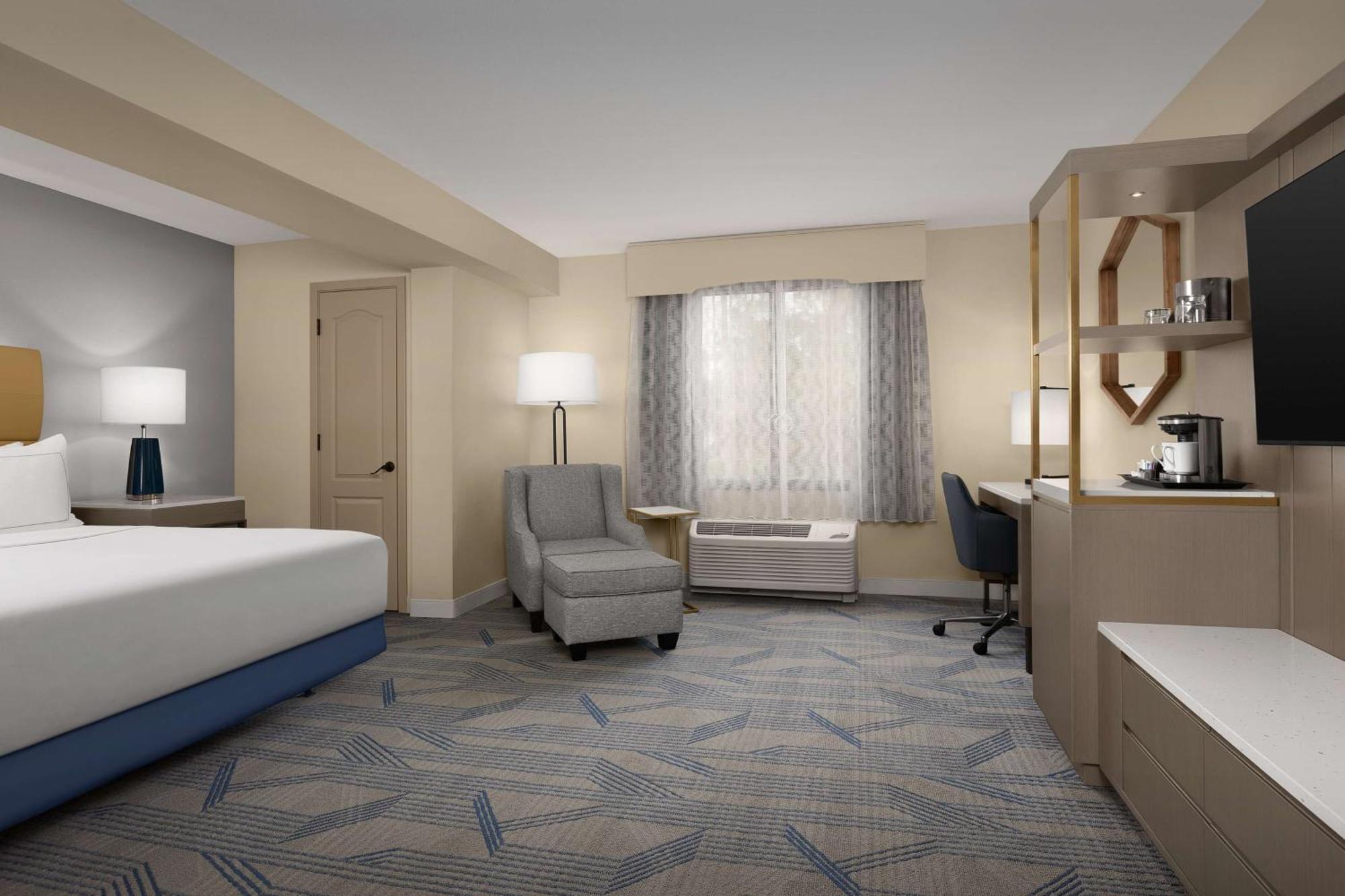 King Room Accessible Tub Mobility Hearing Access