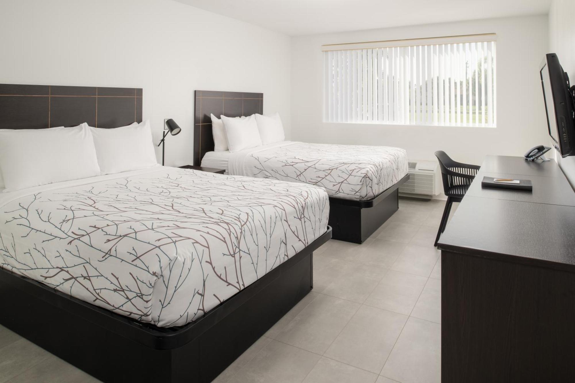 Standard Double Queen Room
