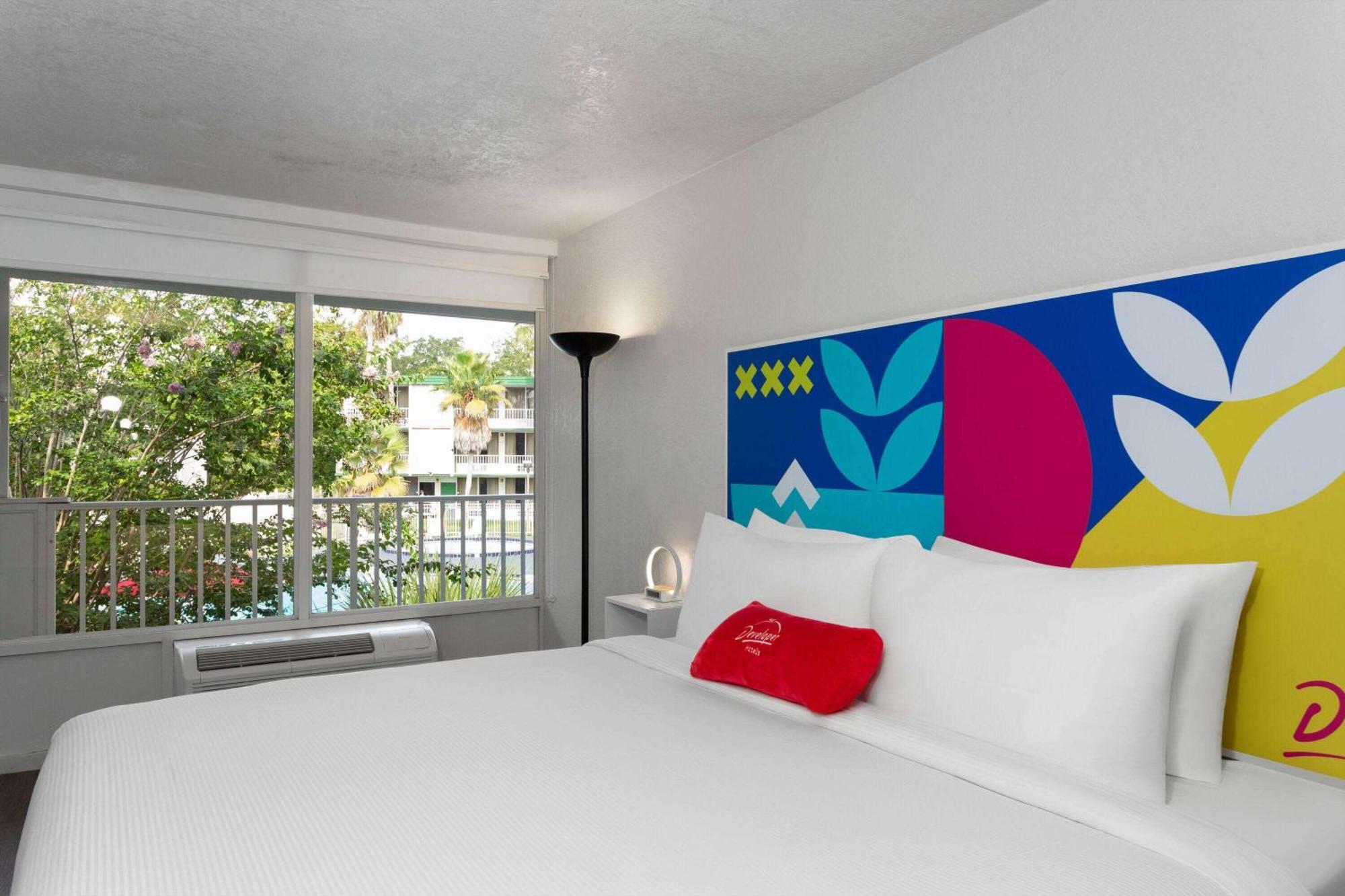 King Room Pool View Non-Smoking