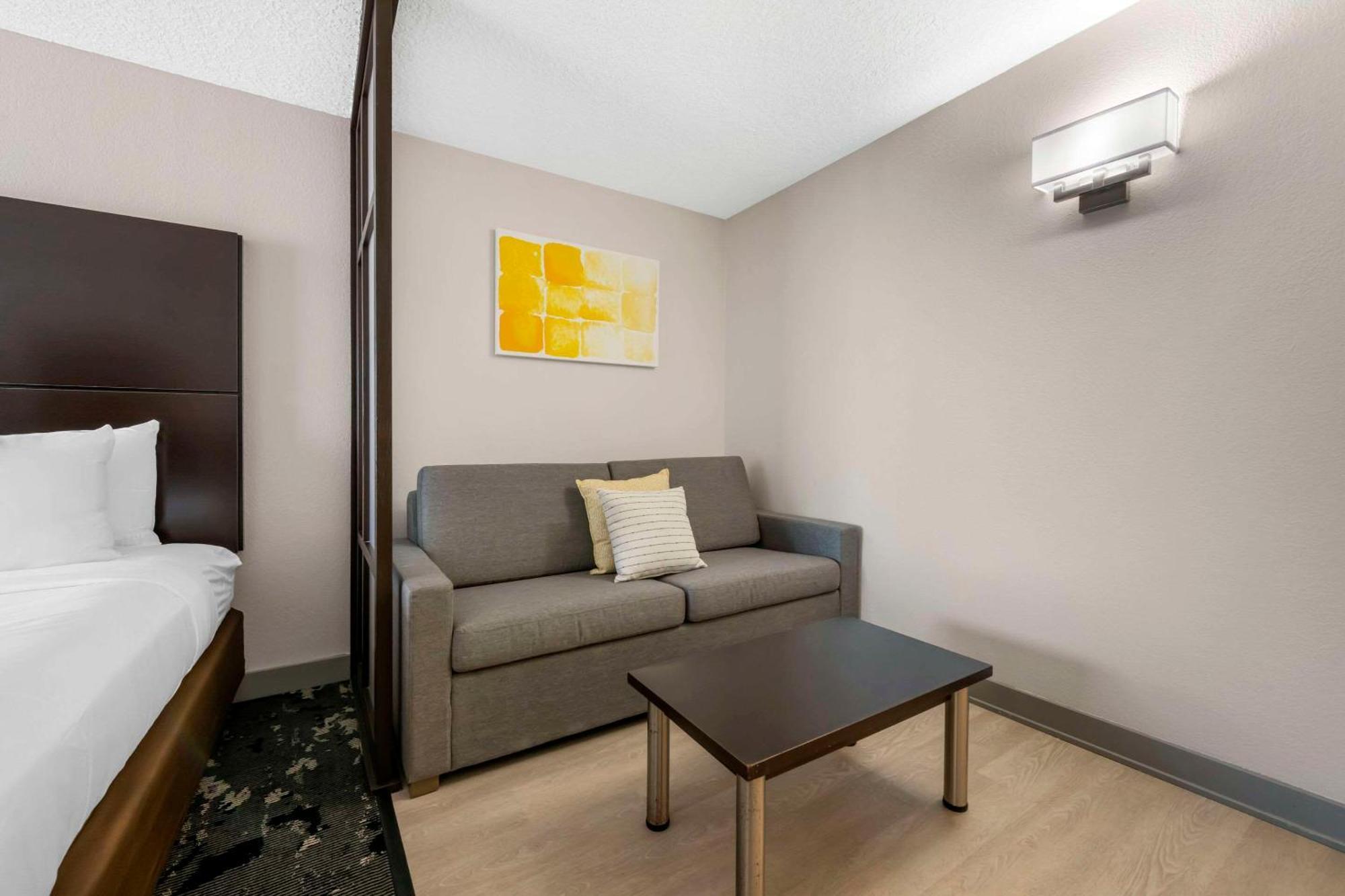 Two Queen Suite Sofa Bed City View