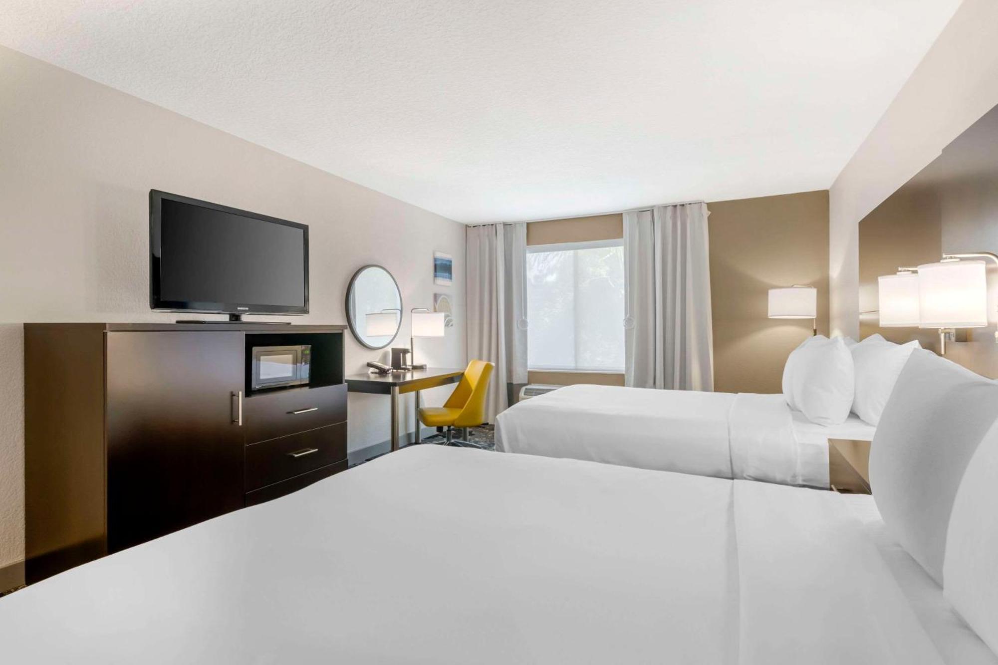 Standard Queen Room Two Queen Beds City View