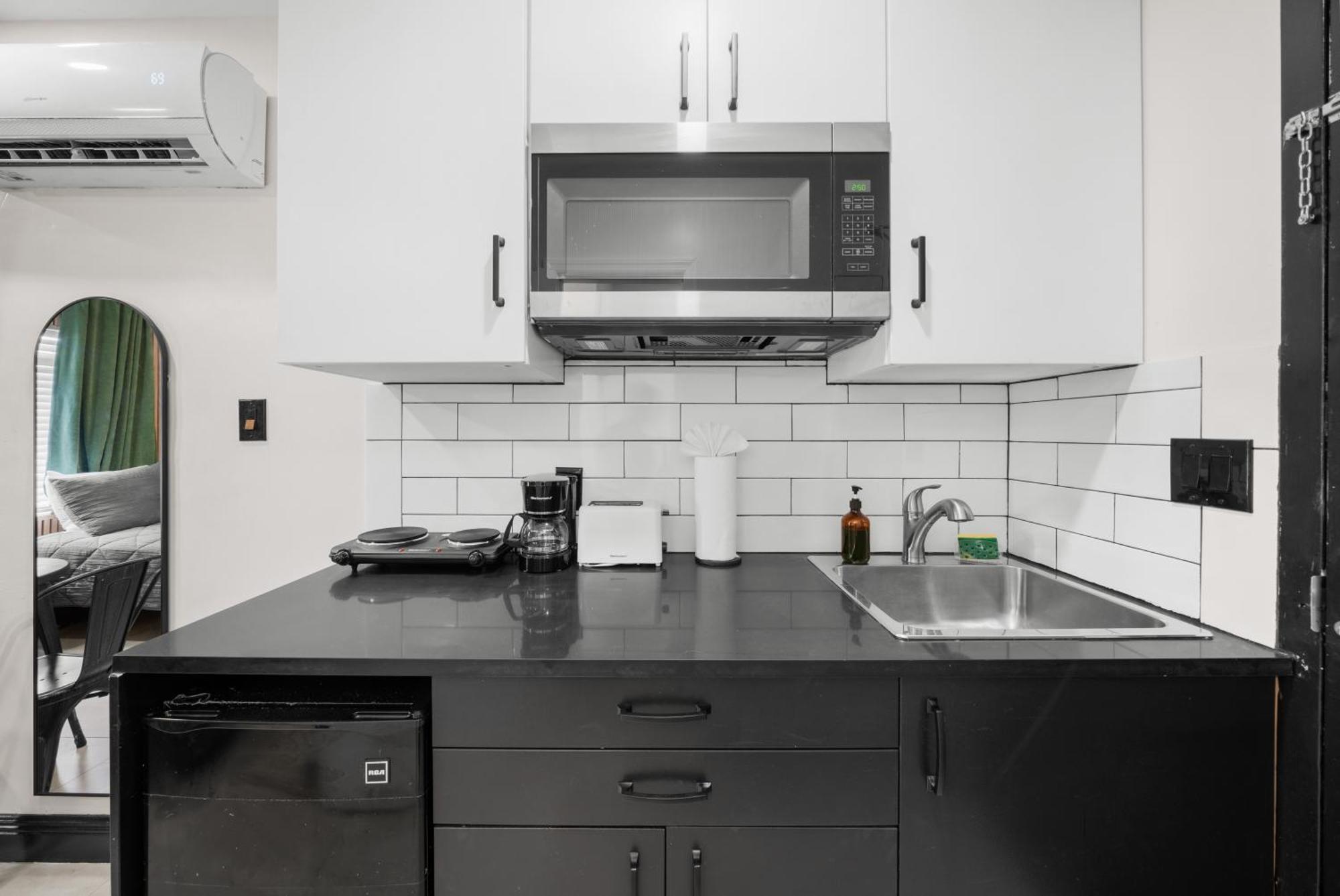 Superior Queen Studio Kitchenette