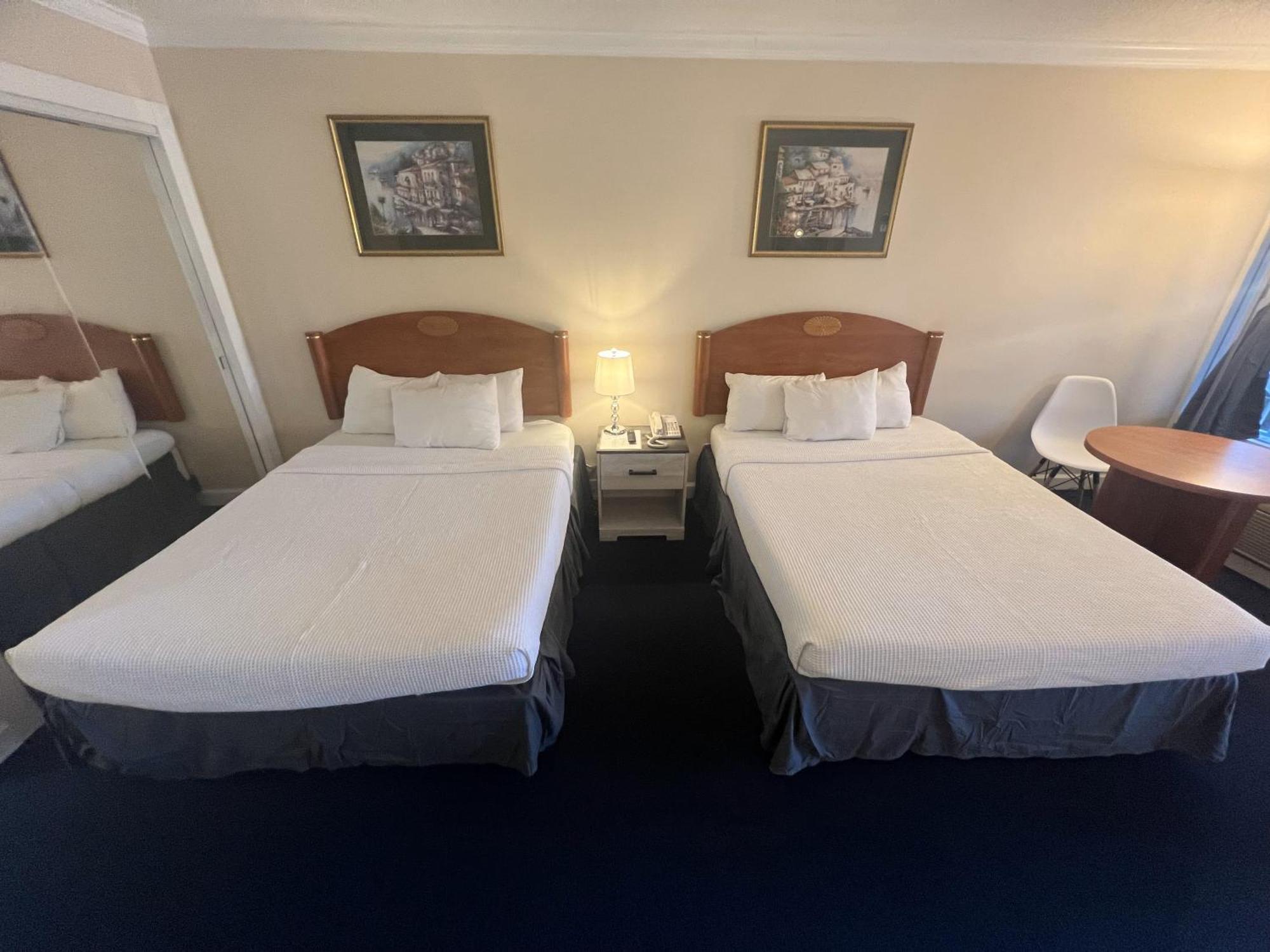 Double Room with Two Double Beds (4 People)