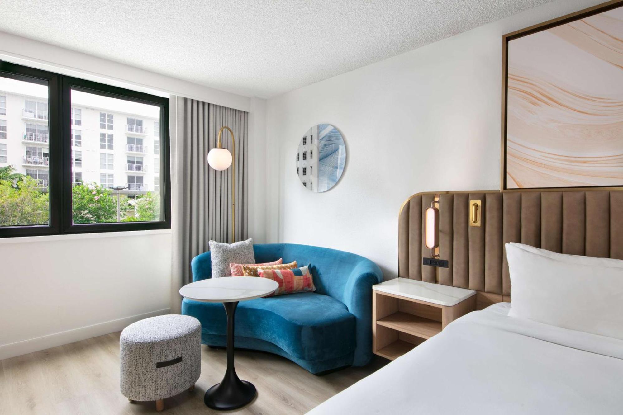 Deluxe King Room with Tub - Mobility Accessible,1615653024:JPEG