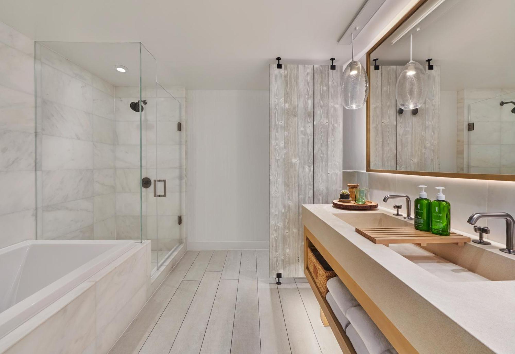 One-Bedroom King Suite City View