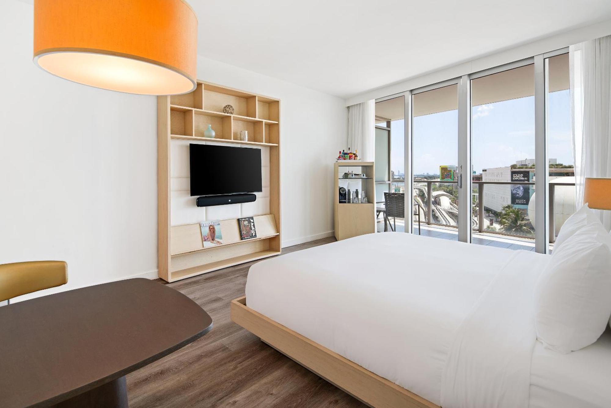 Bay View ADA King Balcony