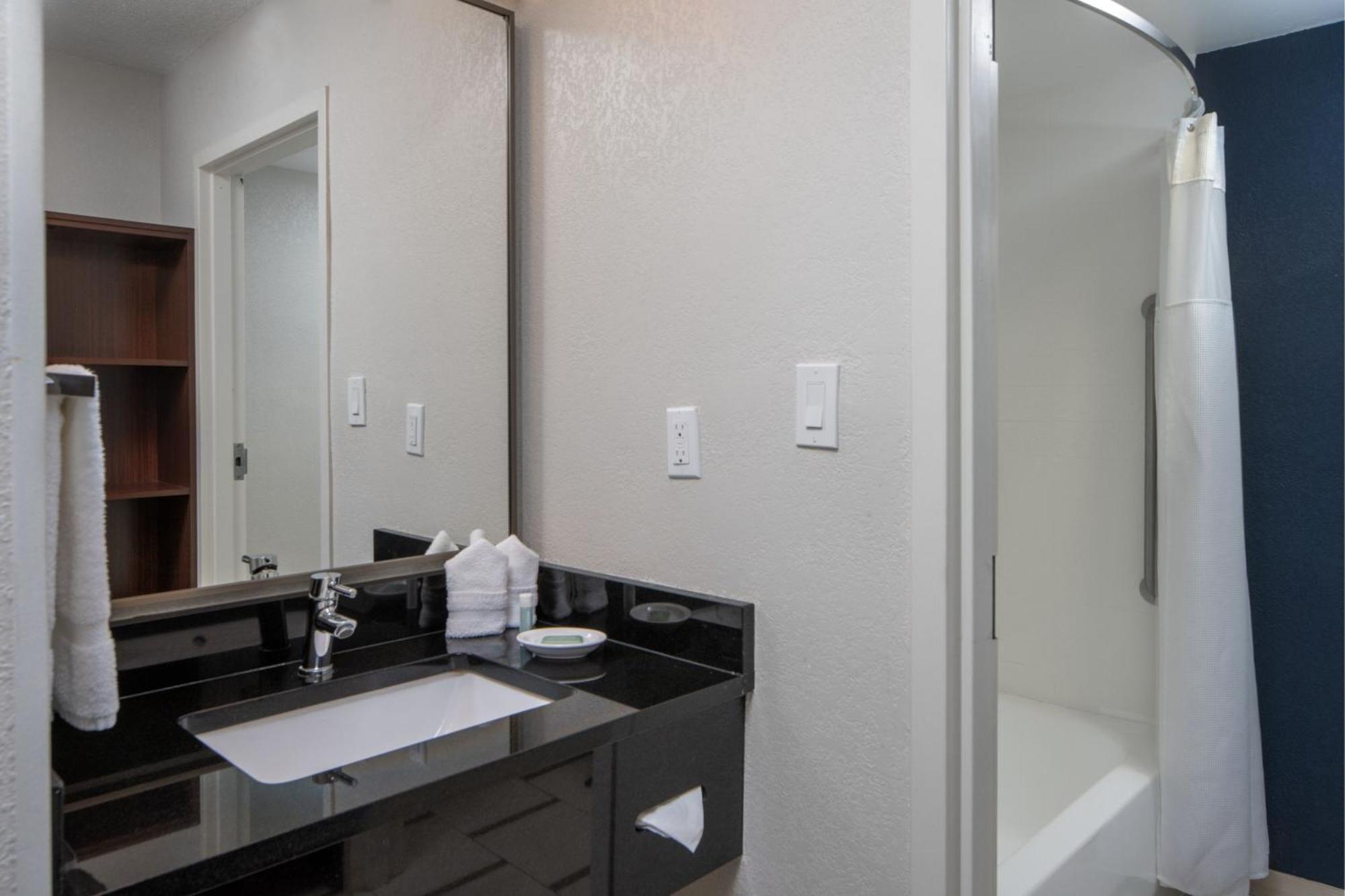 Queen Room Two Queen Beds Hearing Accessible