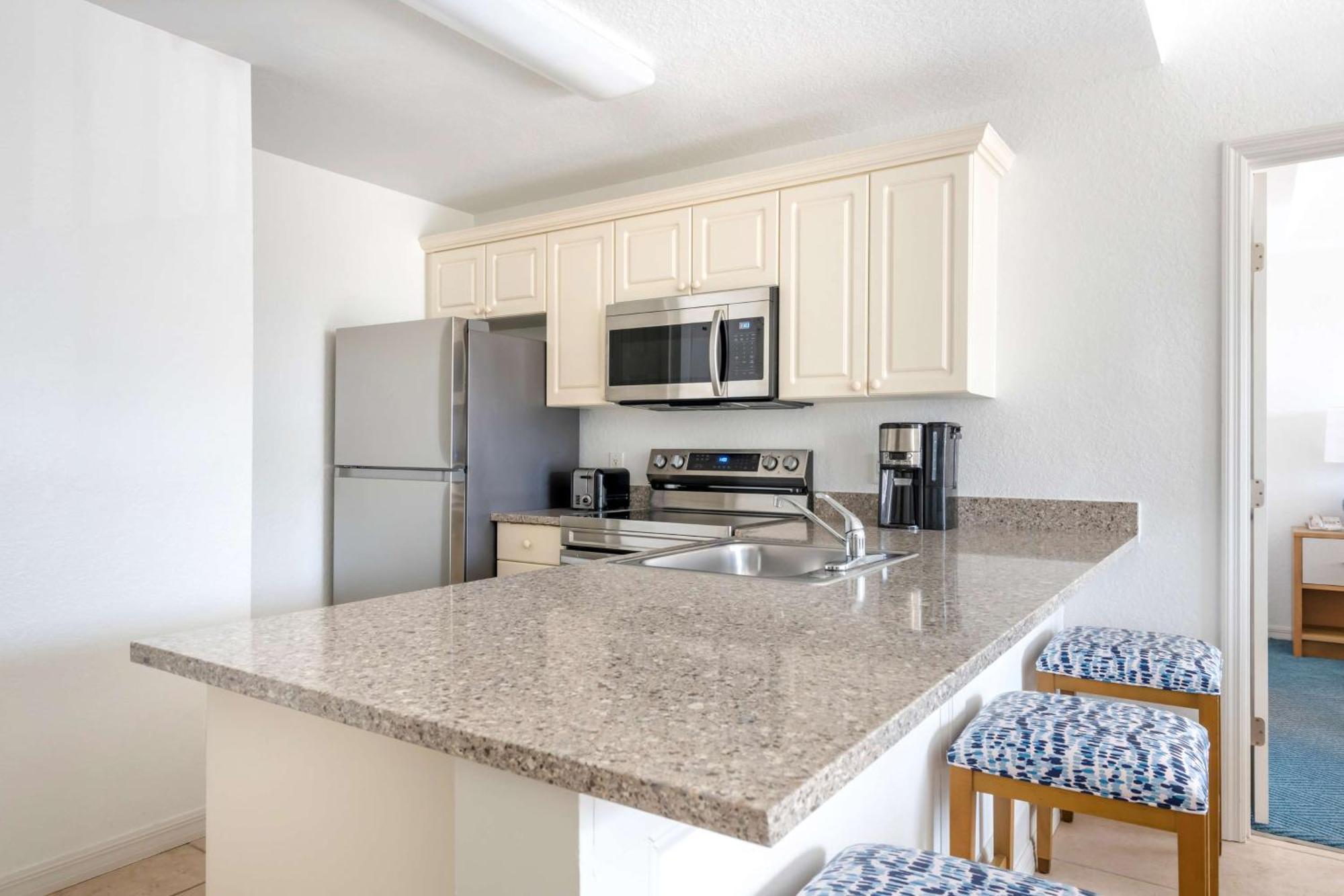 Two-Bedroom Suite Balcony,1621407321:JPEG