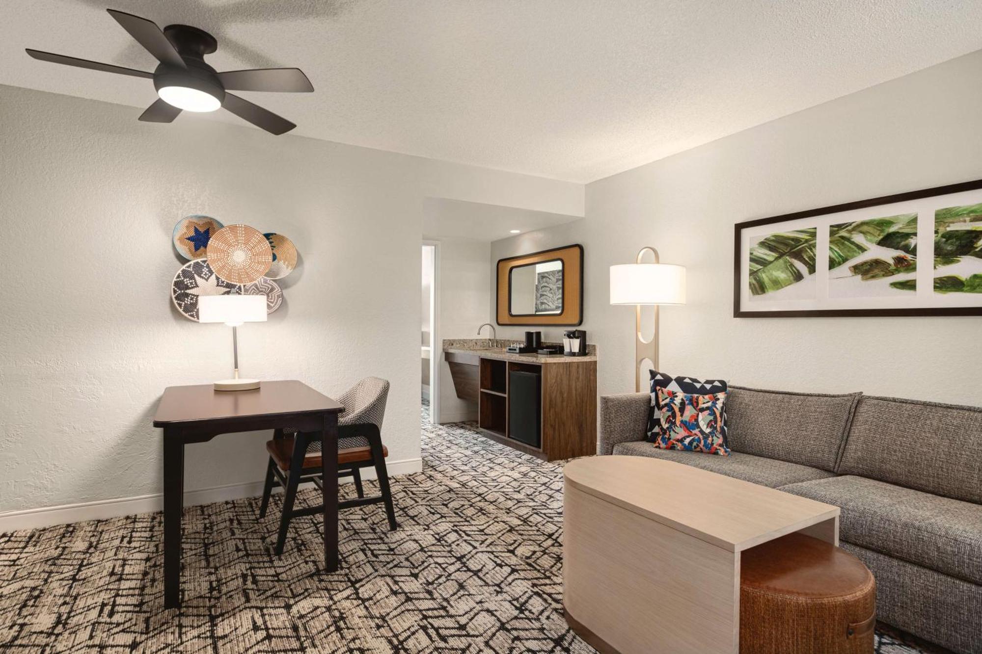King Suite with Accessible Tub - Mobility and Hearing Access/Non-Smoking