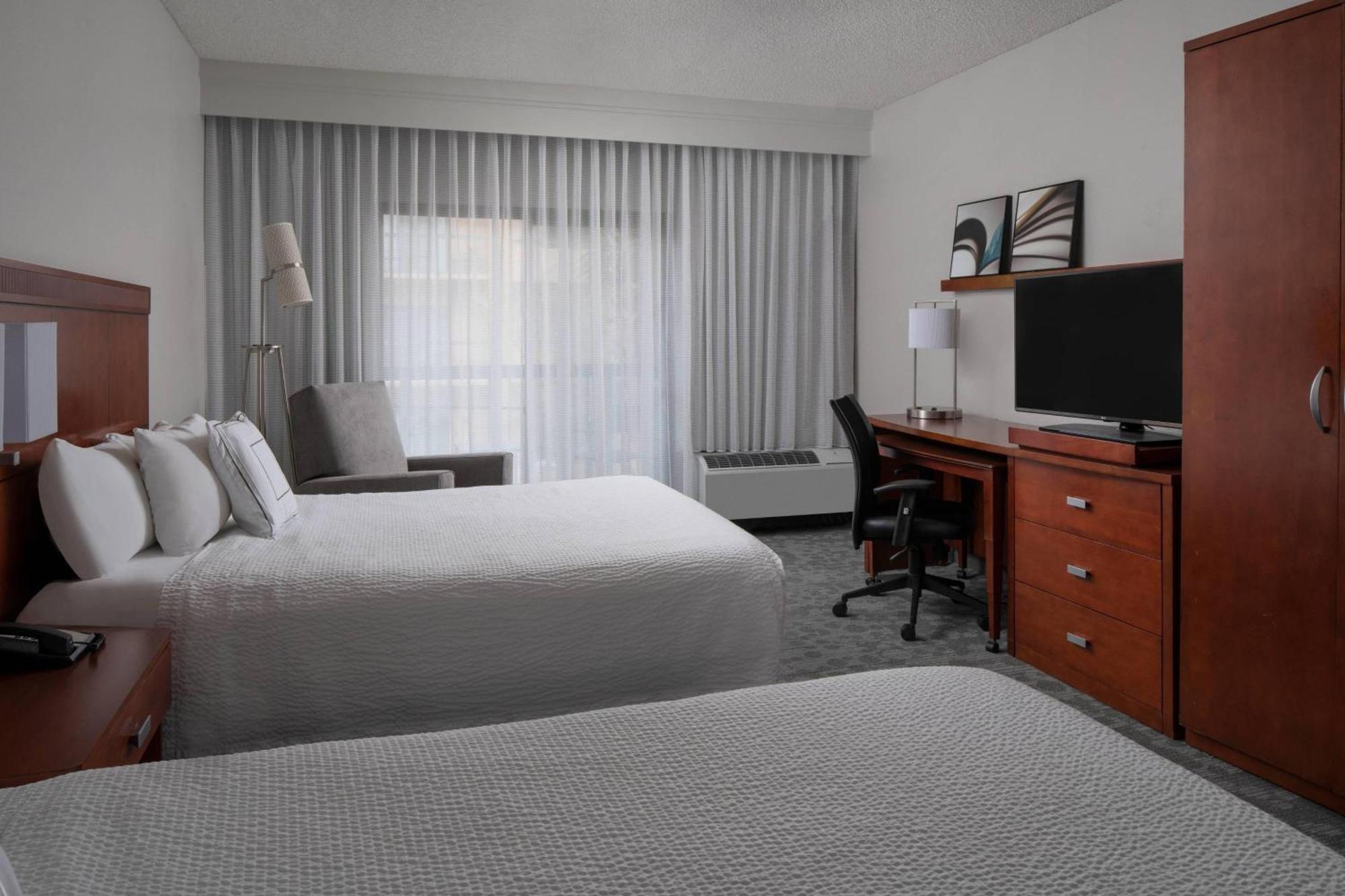Newly Renovated Executive Guest room 2 Queen,1632233494:JPEG