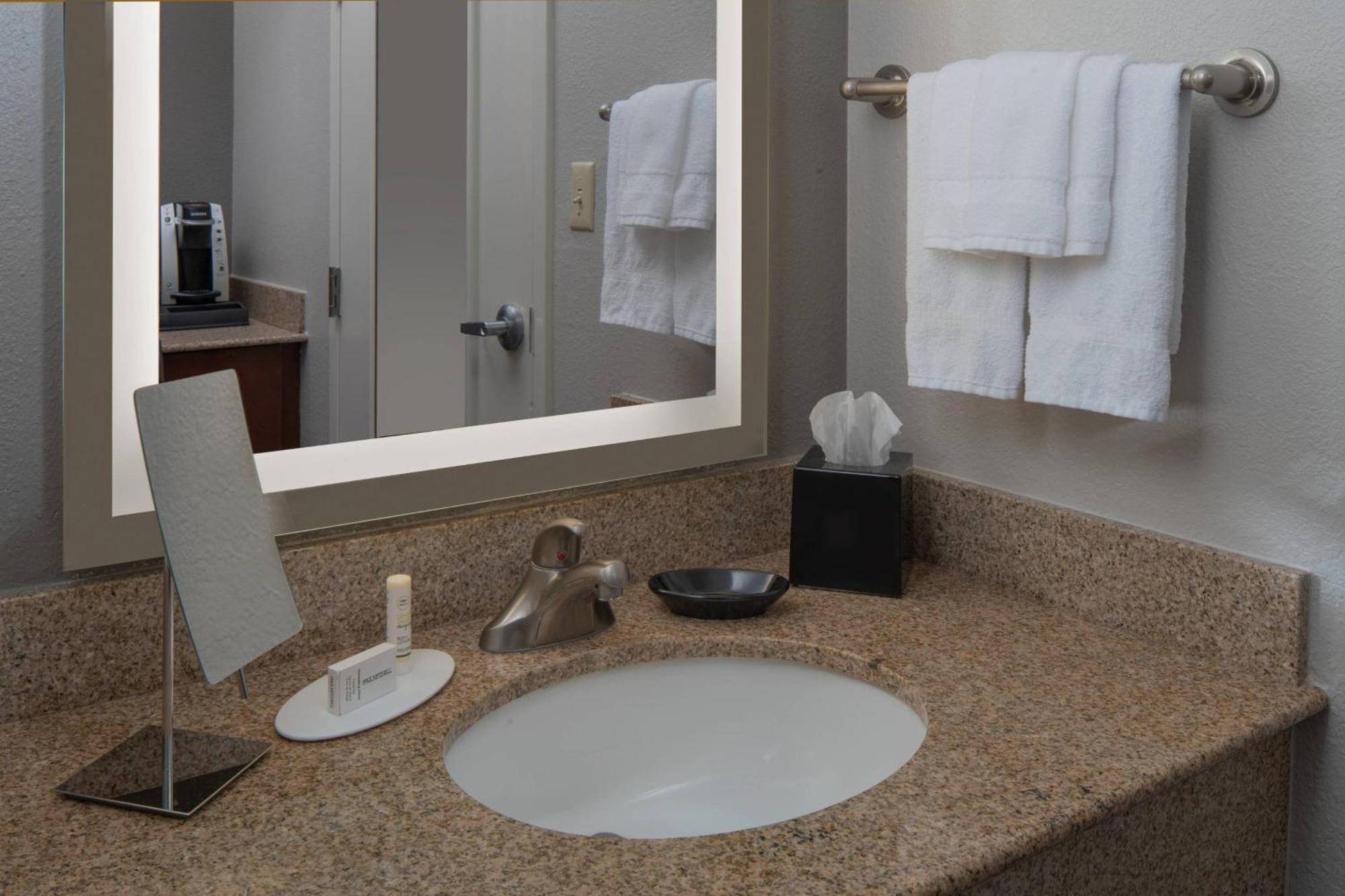 Newly Renovated Executive Guest room 2 Queen