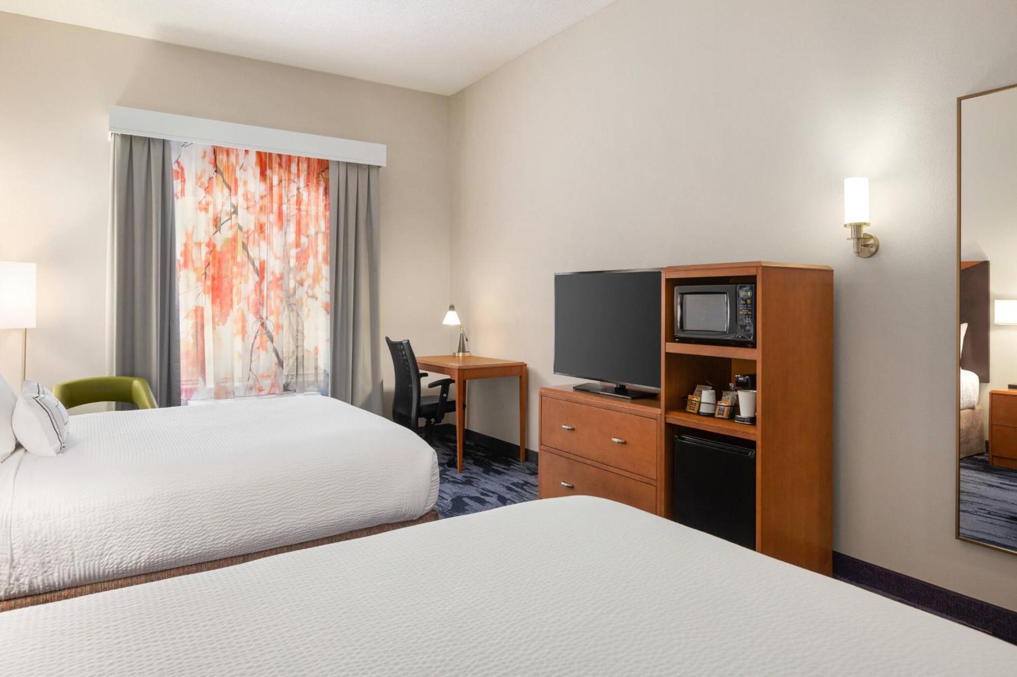 Queen Room with Two Queen Beds - Hearing Accessible