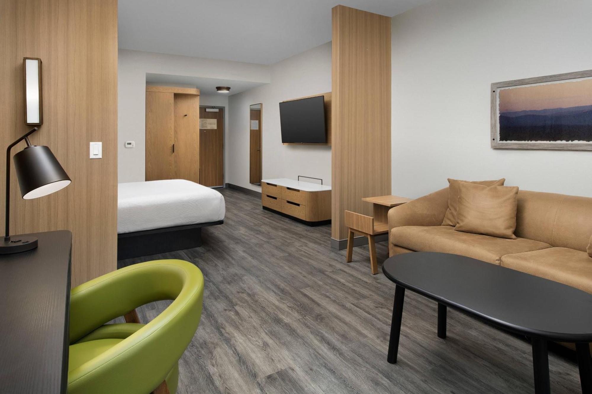 King Suite with Sofa Bed,1633032155:JPEG