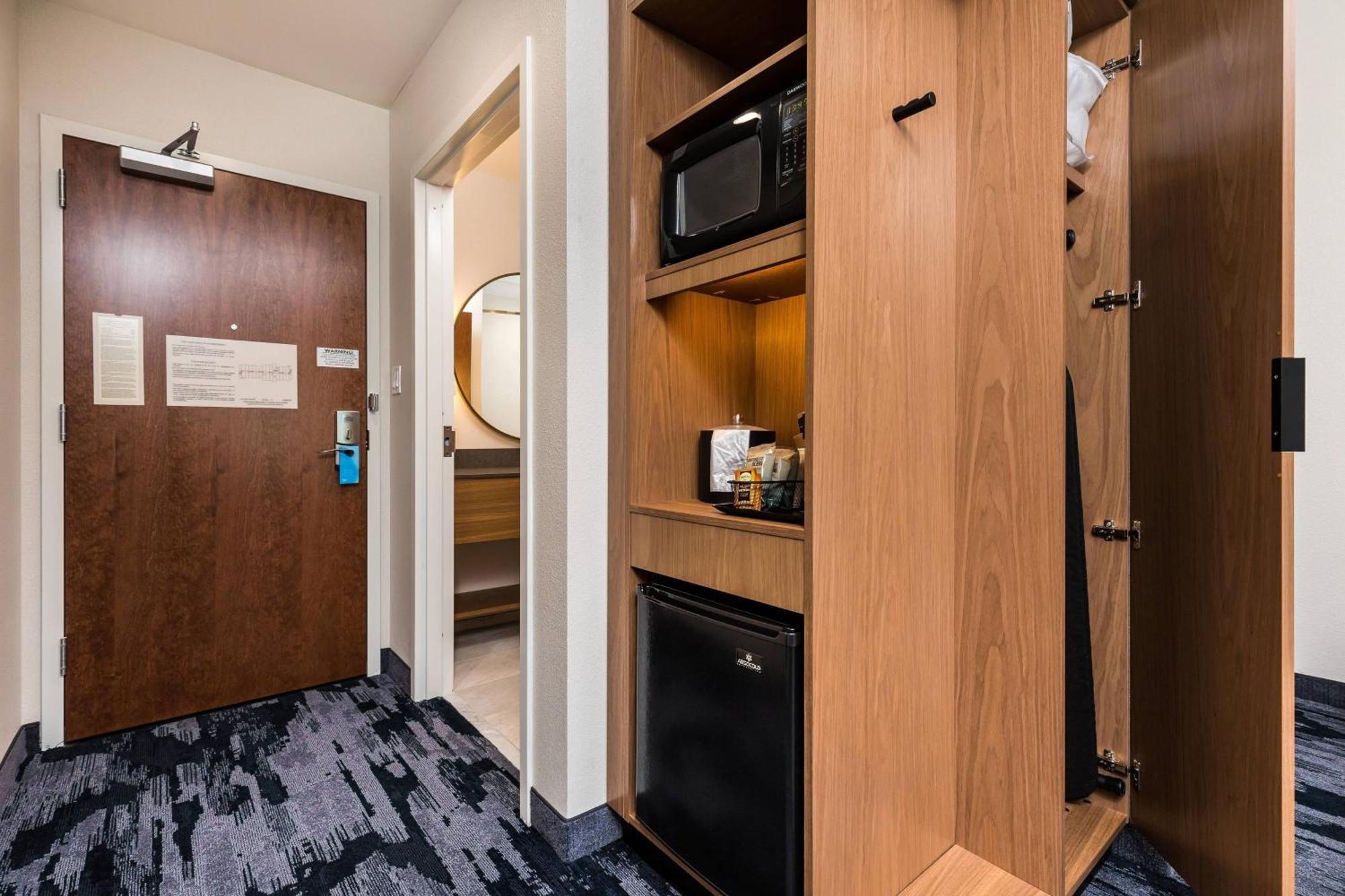 Queen Room with Two Queen Beds - Hearing Accessible