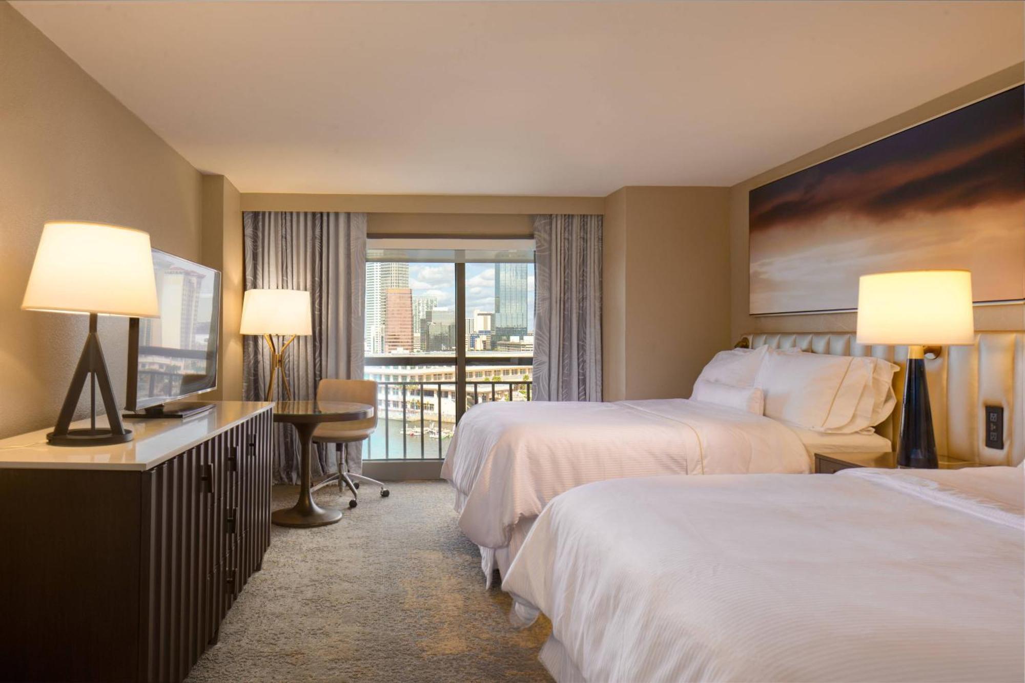 Guest room, 2 Queen, Harbor view, High floor