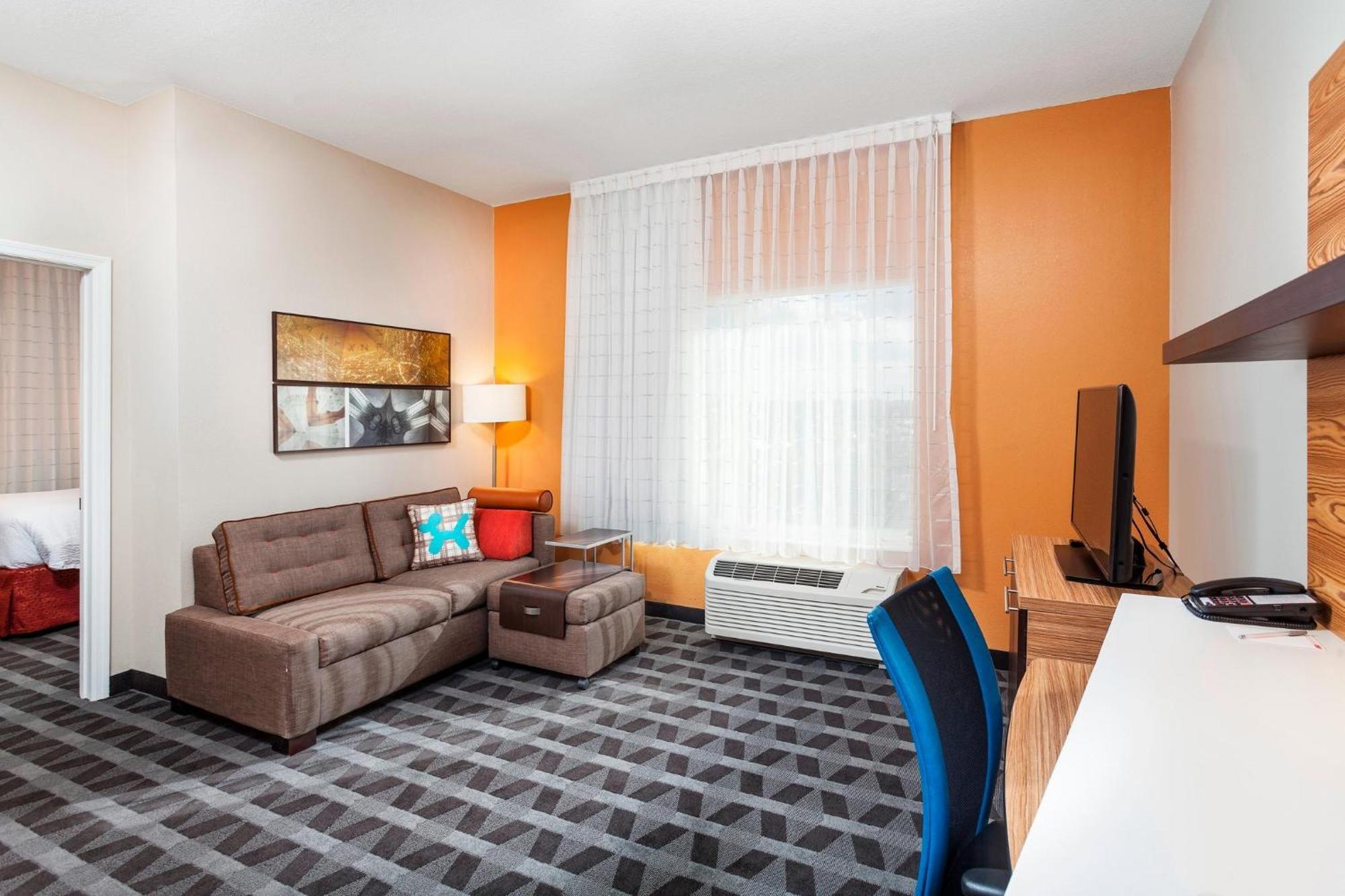 One-Bedroom Queen Suite Sofa Bed