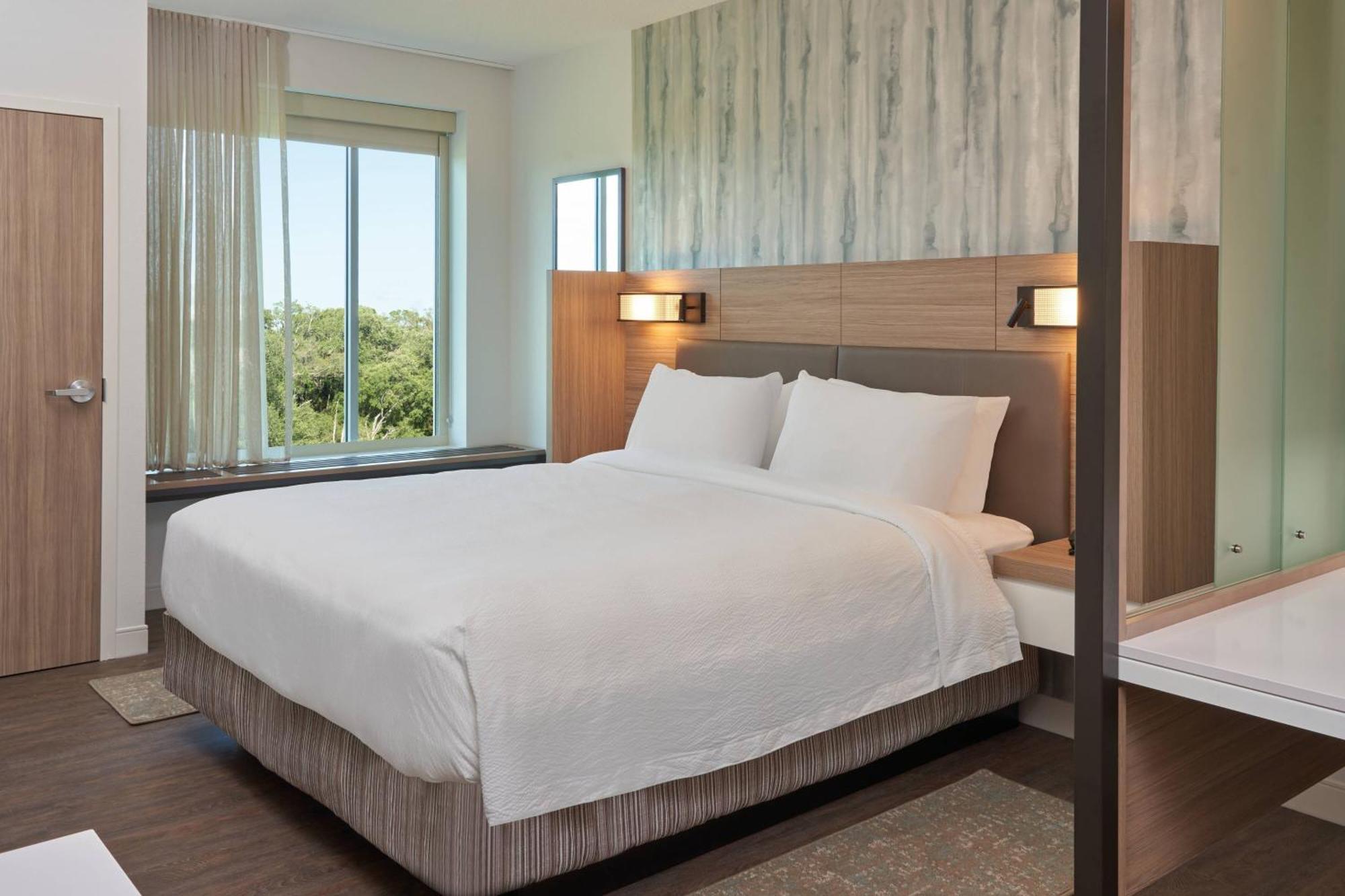 King Suite Trundle Bed