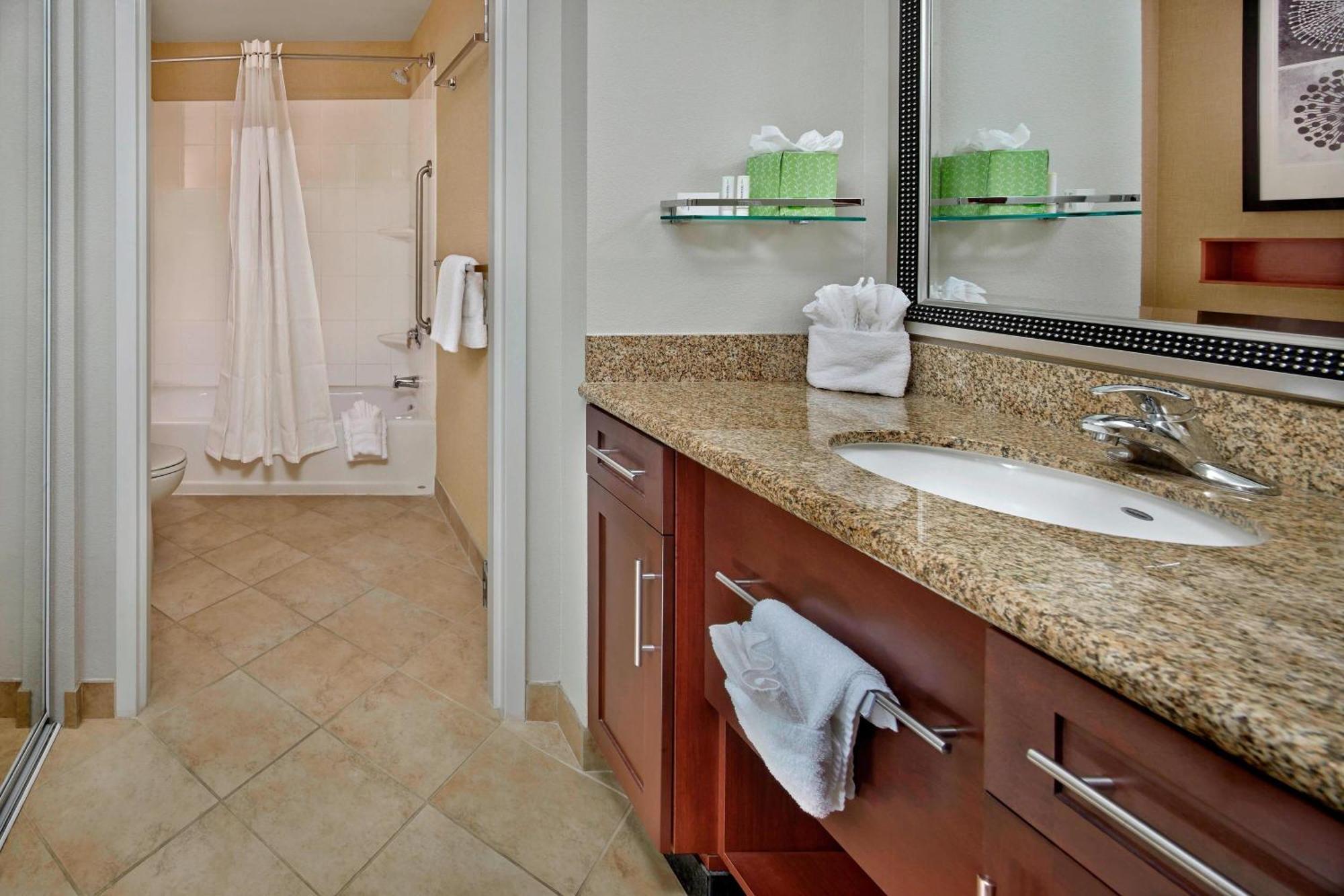 One-Bedroom Suite,1636004121:JPEG