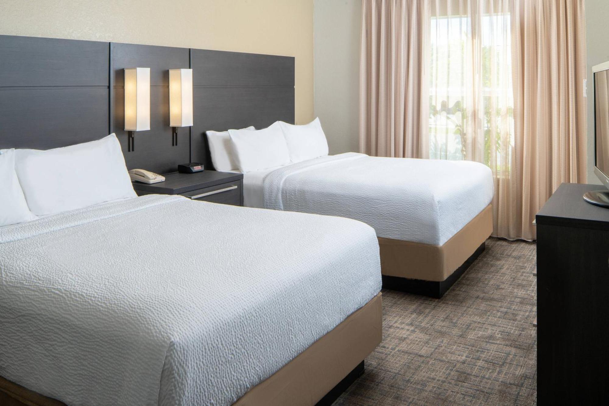 One-Bedroom Queen Suite