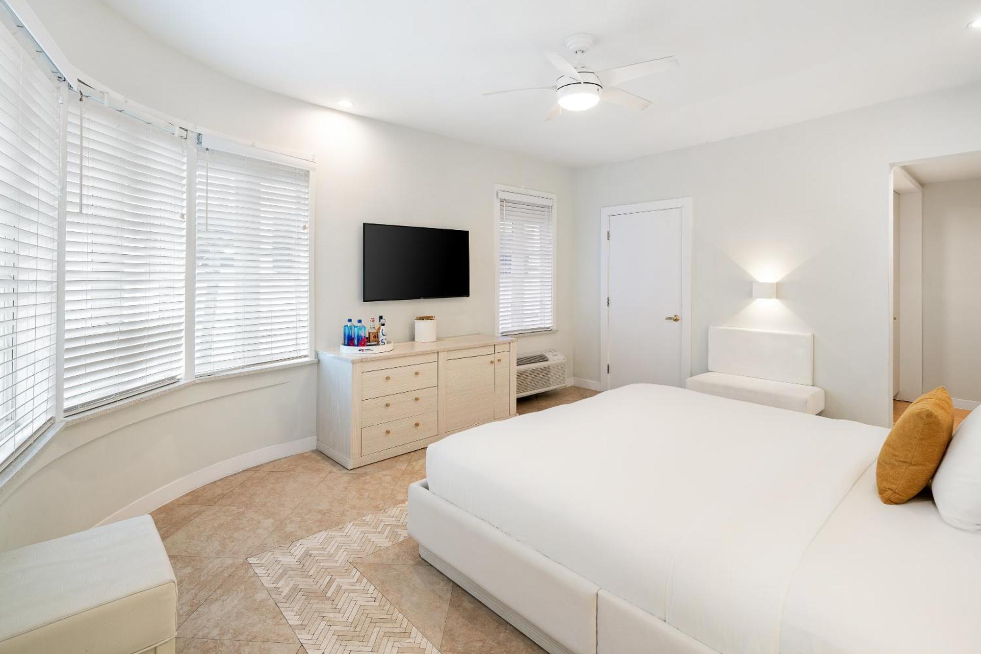 Cardozo King Room