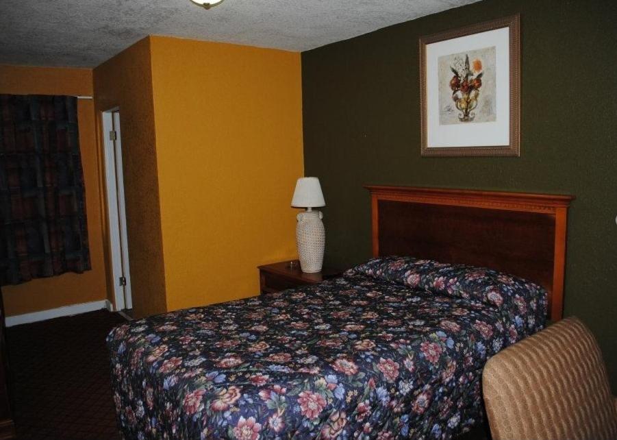 Standard Single Room Smoking