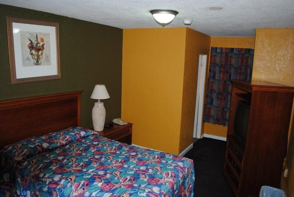 Standard Single Room Smoking