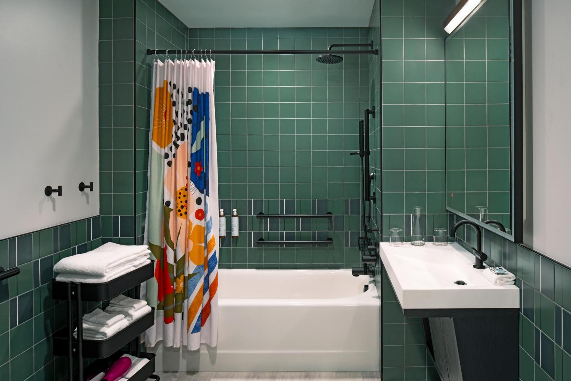 King Room with Adapted Tub - Mobility Accessible