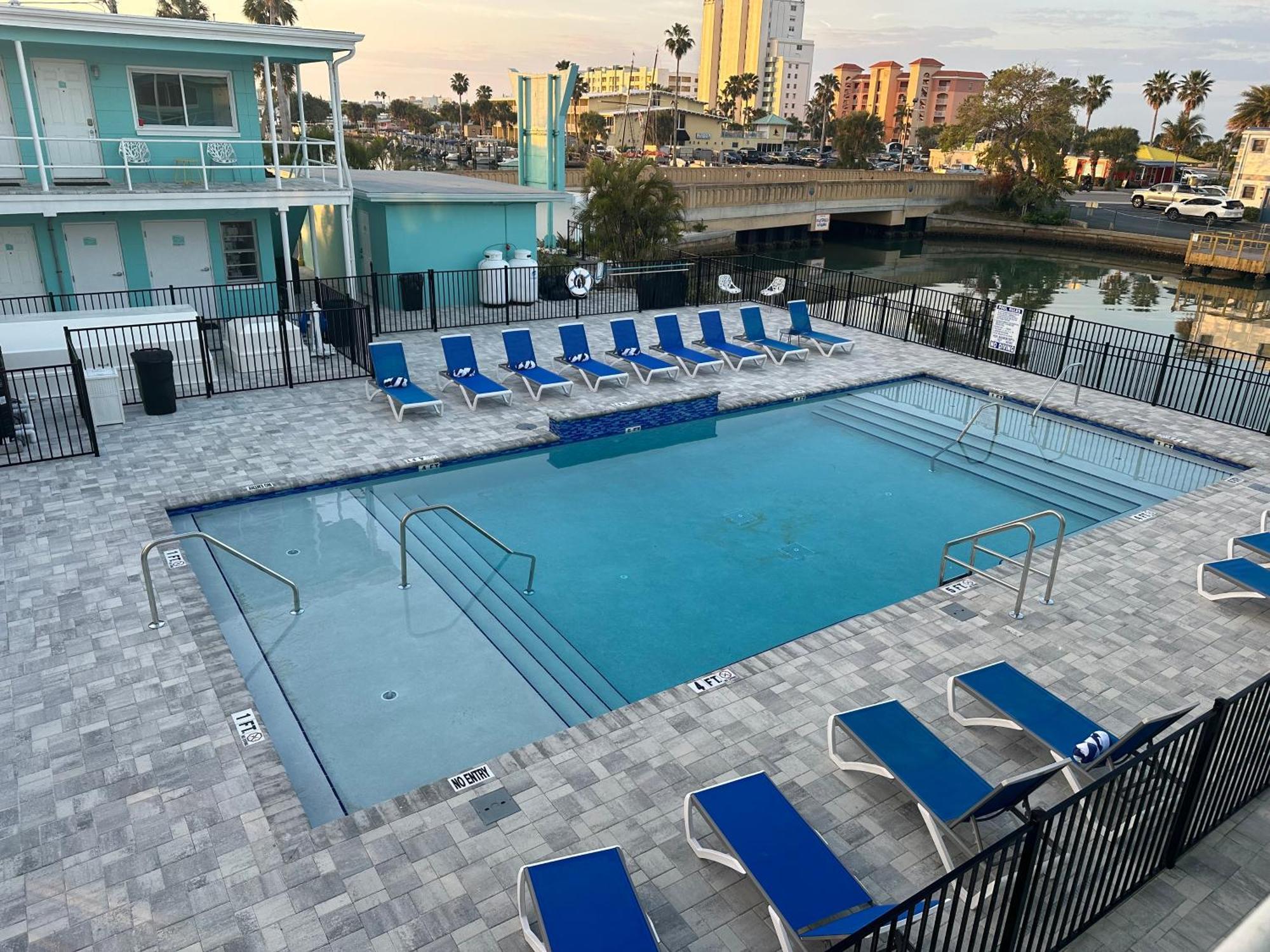 Queen Suite Pool View