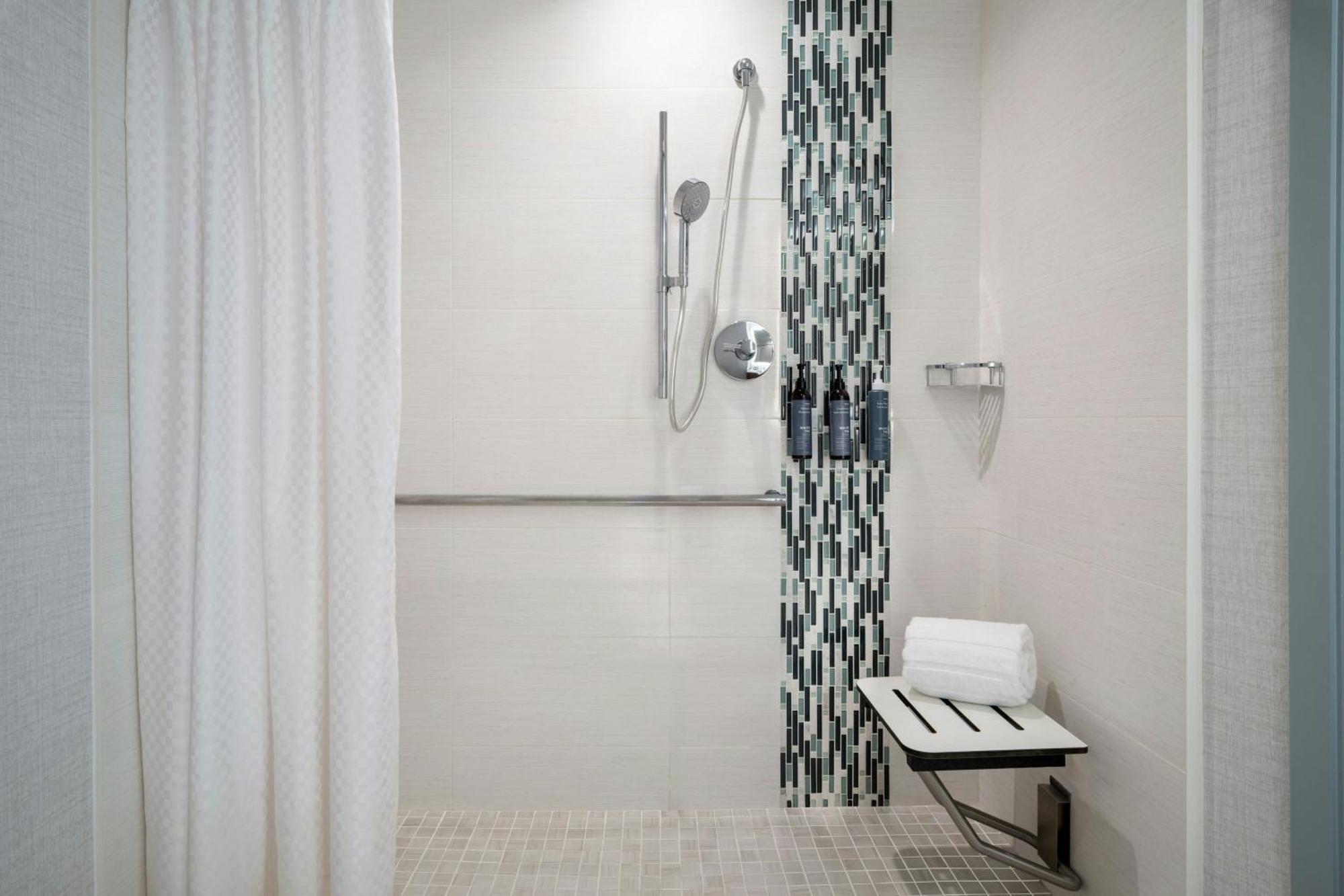 Executive Suite, 1 Bedroom Studio Suite, 1 King, City view