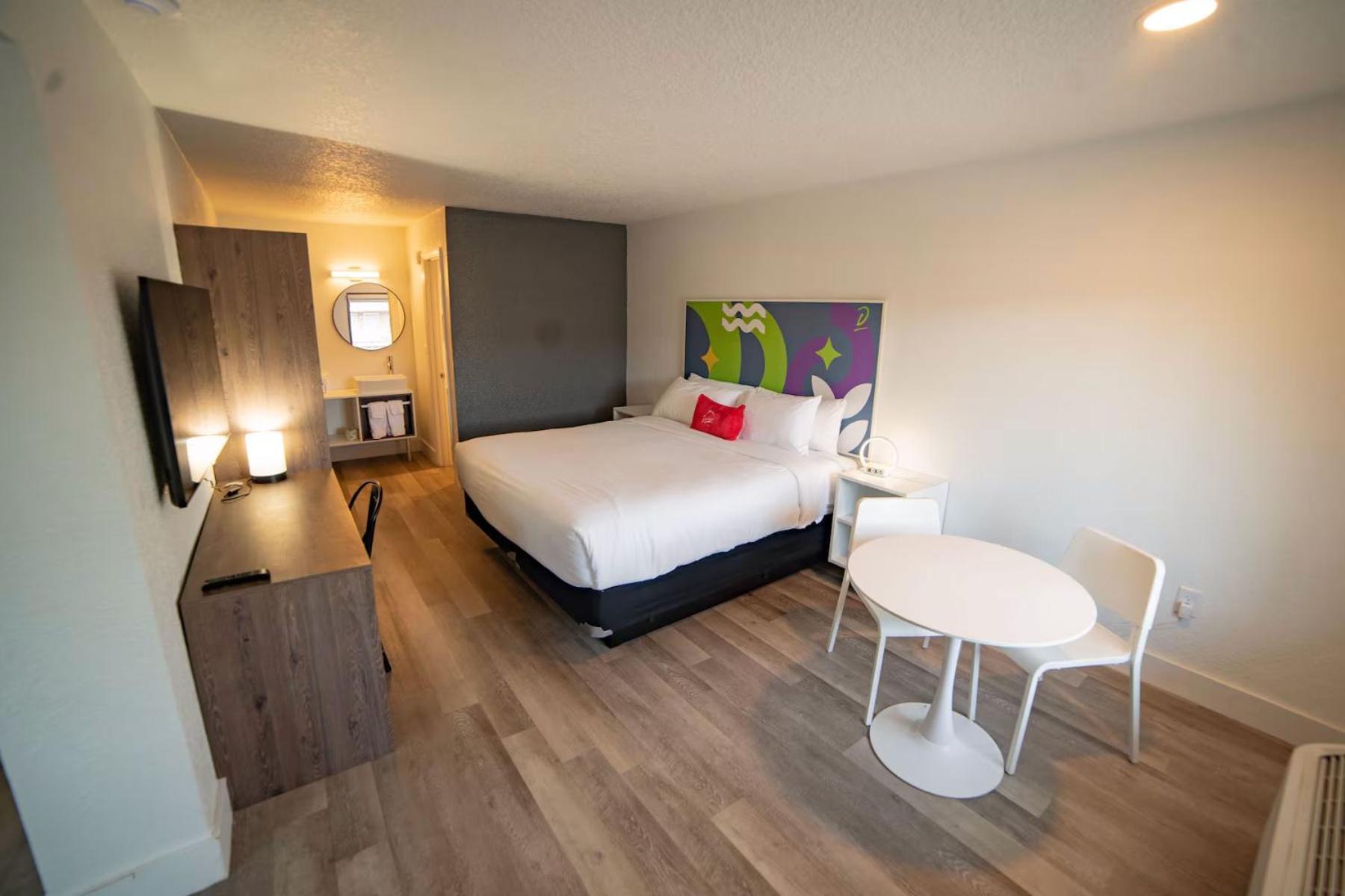 King Room Mobility or Hearing Access Roll Shower Non-Smoking
