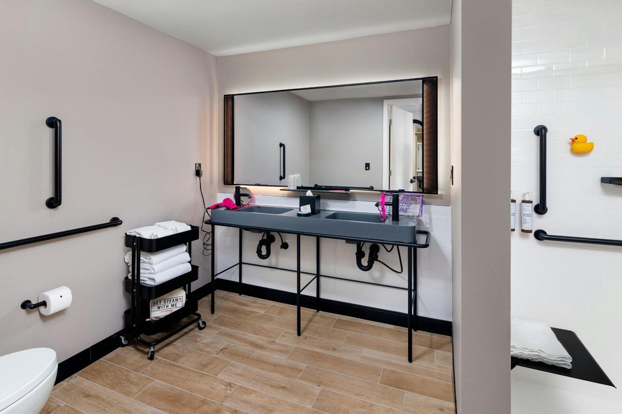 Queen Room Two Queen Beds Hearing Accessible