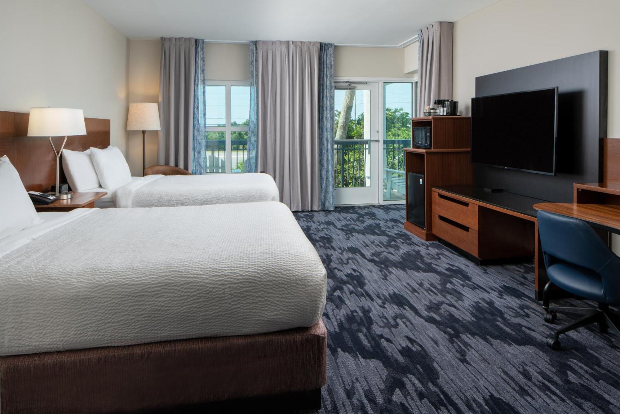 Studio with Two Queen Beds, Balcony and Sofa Bed - Hearing Accessible