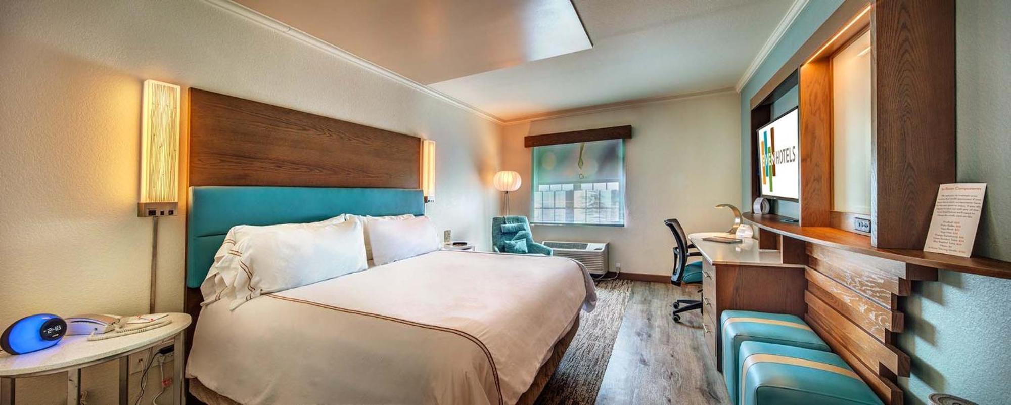 Standard King Room with Lake View