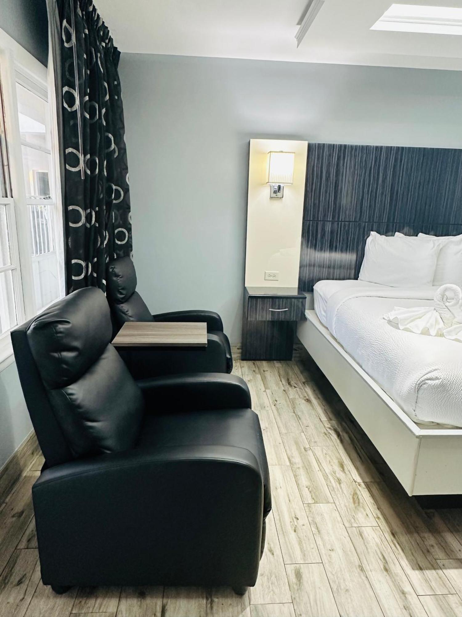 Standard King Room