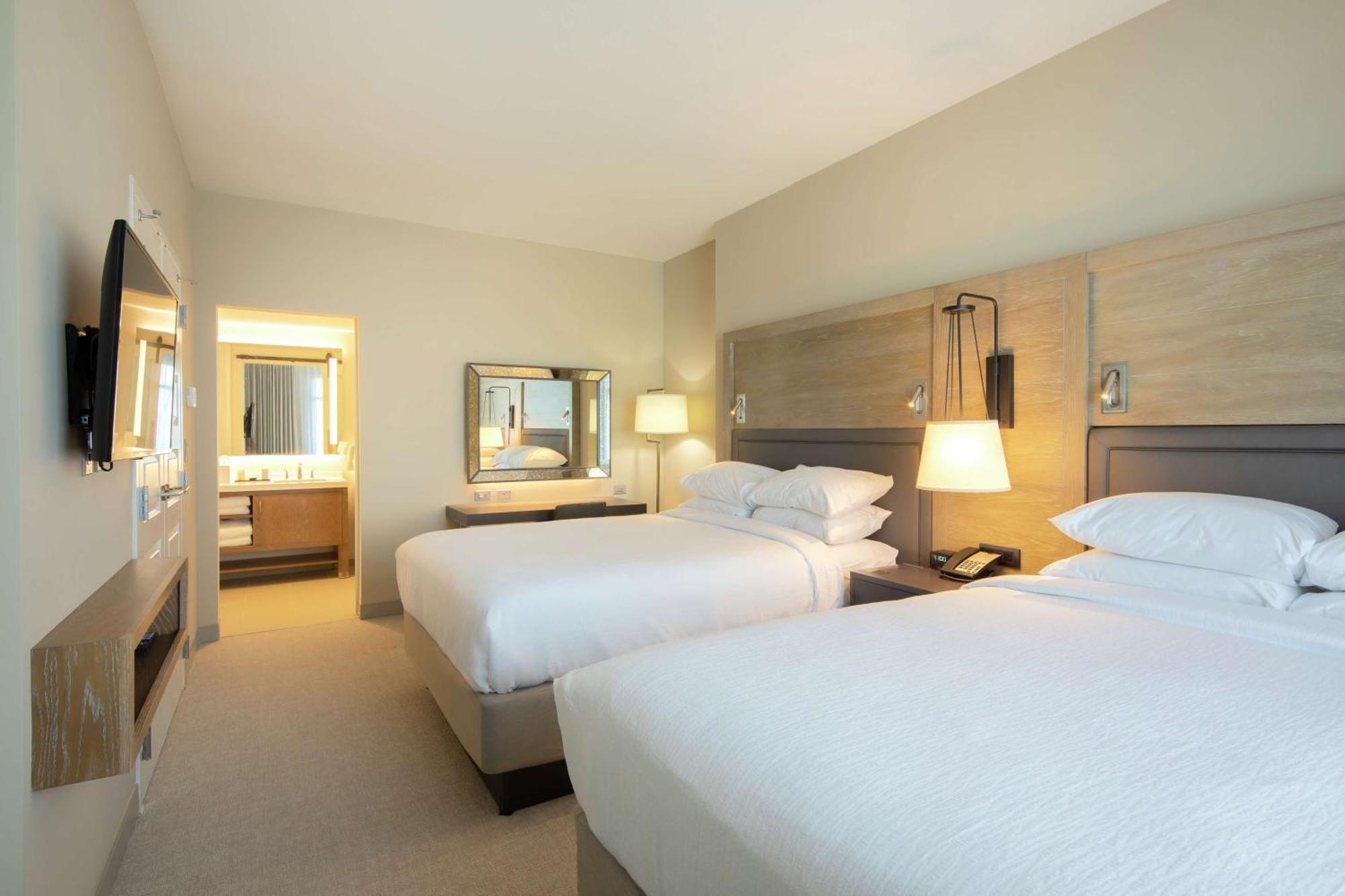 Two-Room Queen Suite Two Queen Beds