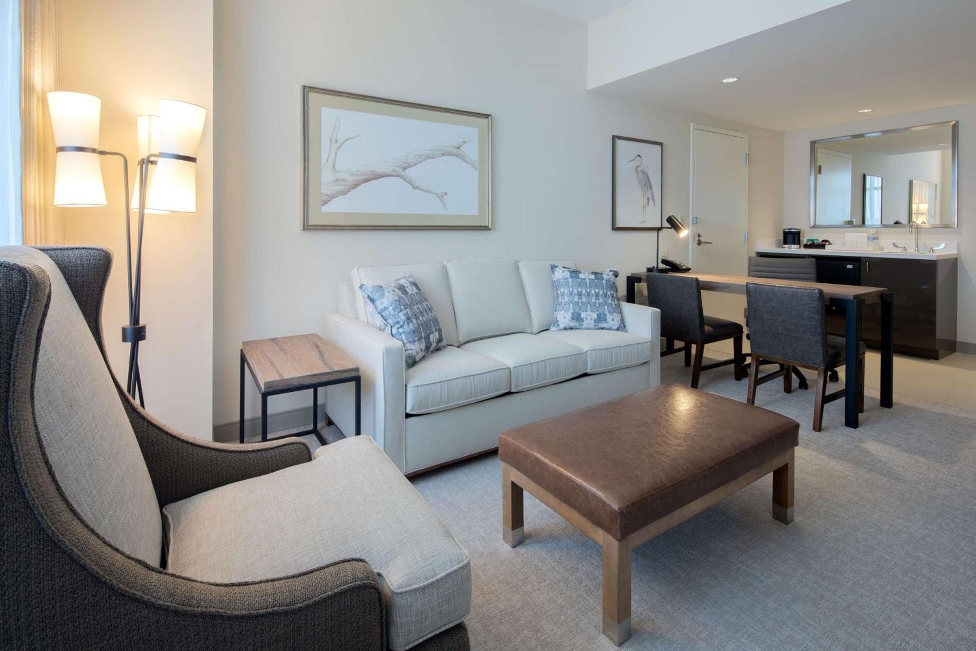 Two-Room Queen Suite Two Queen Beds