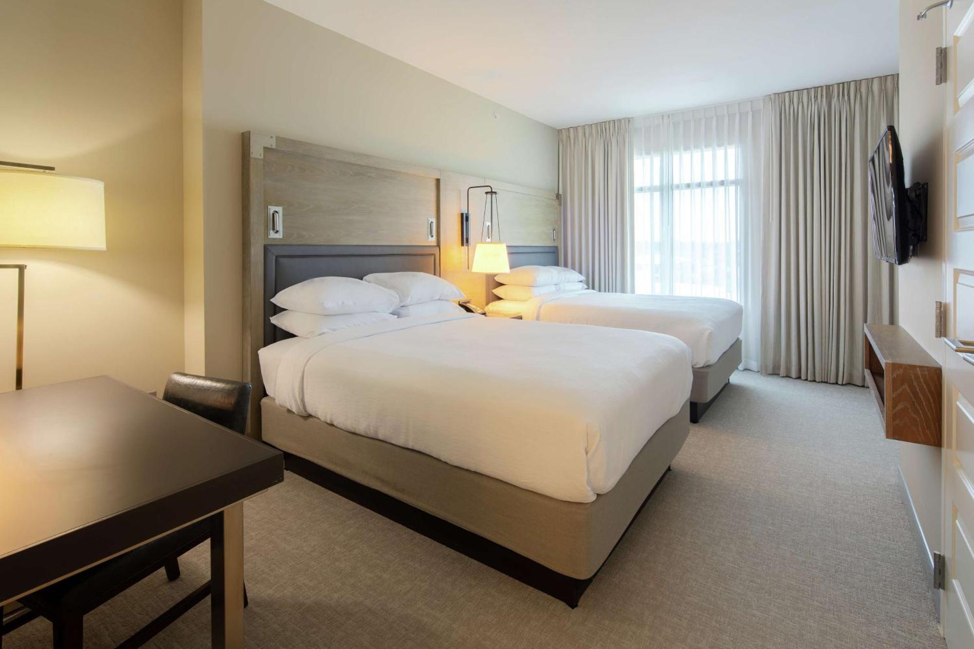 Two-Room Queen Suite Two Queen Beds