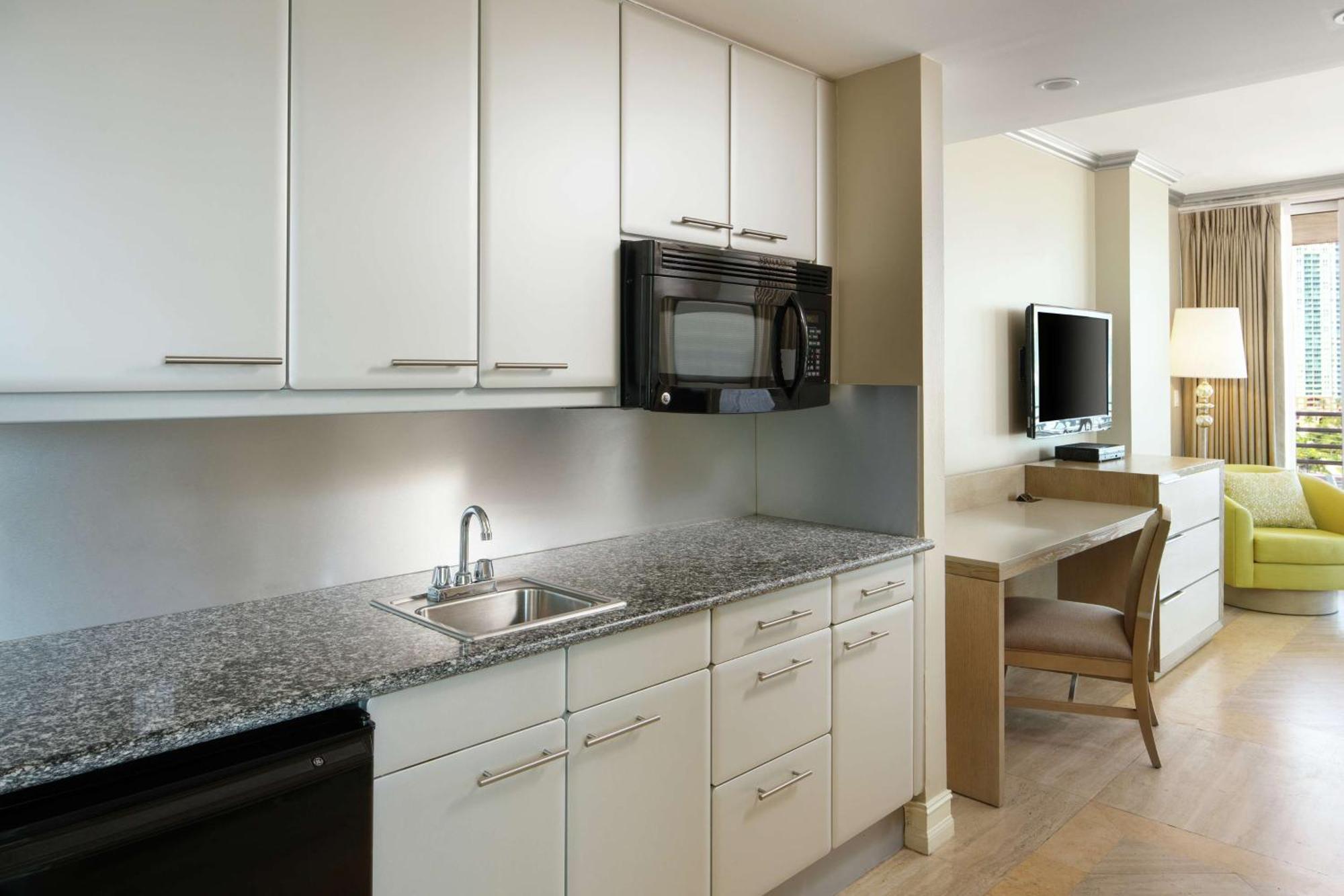 Deluxe King Studio City View