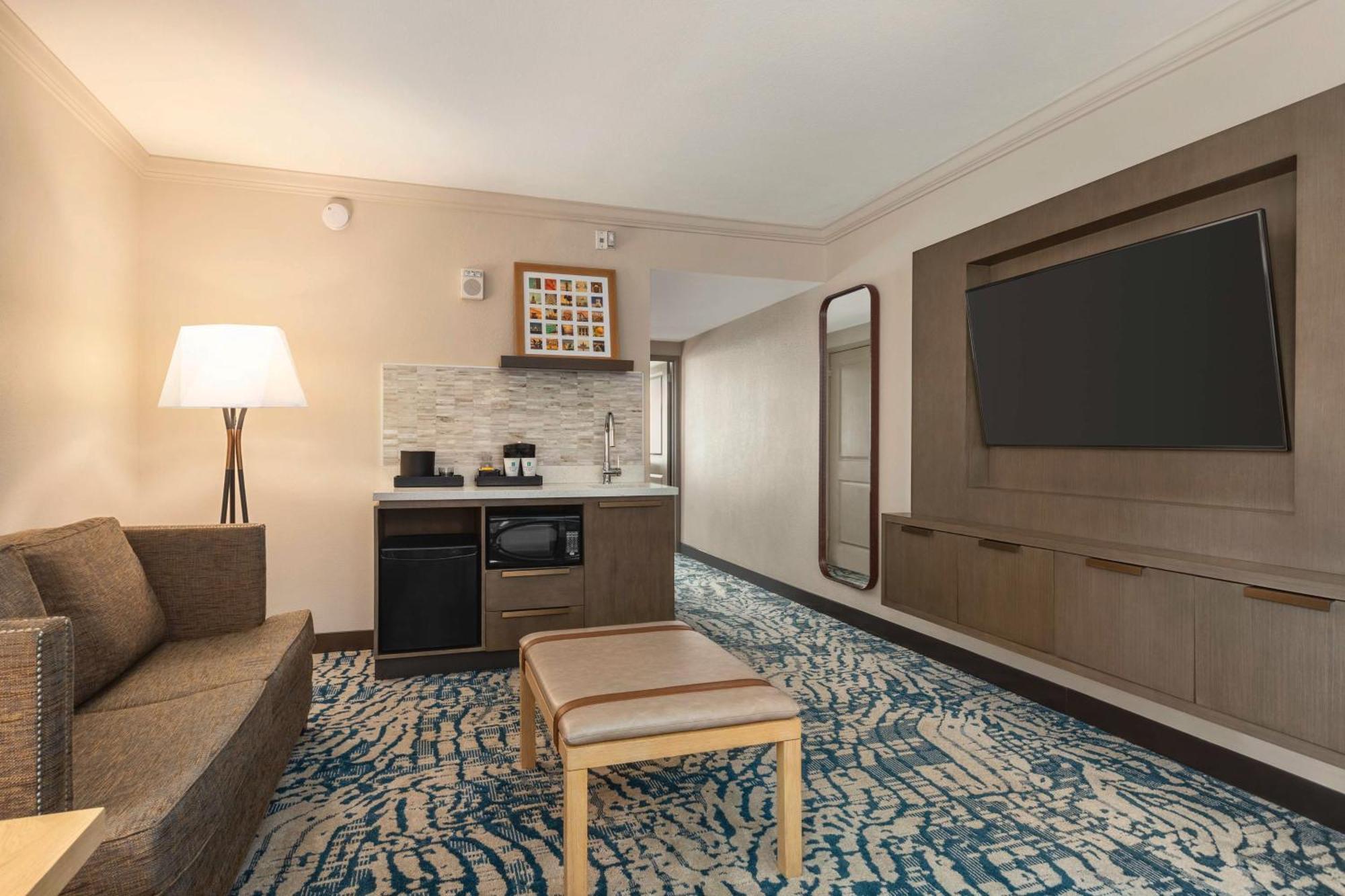 King Corner Suite Hearing Accessible
