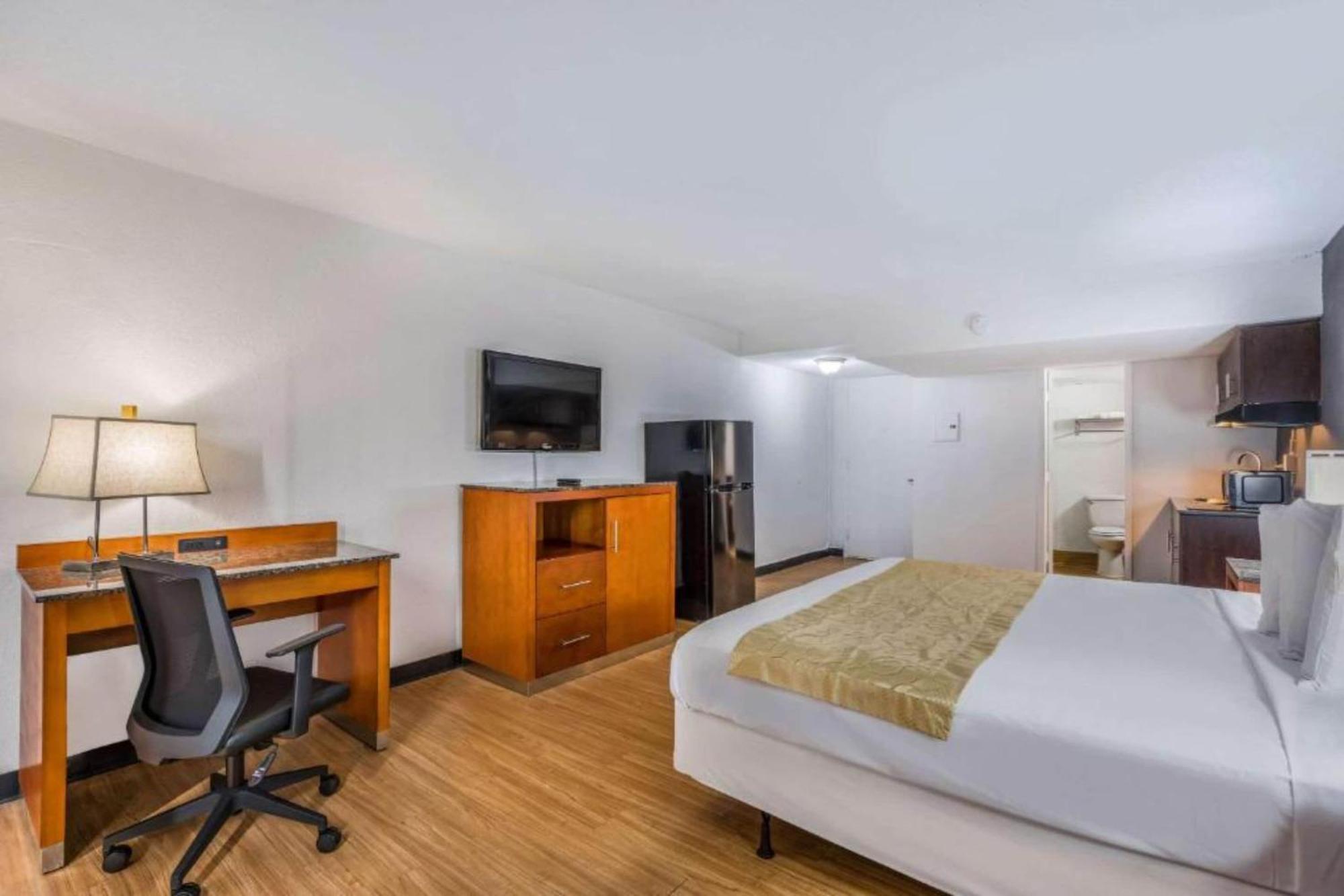 King Bed Kitchenette Non-Smoking