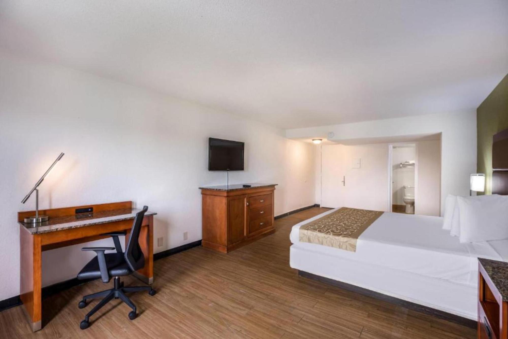 King Bed Non-Smoking