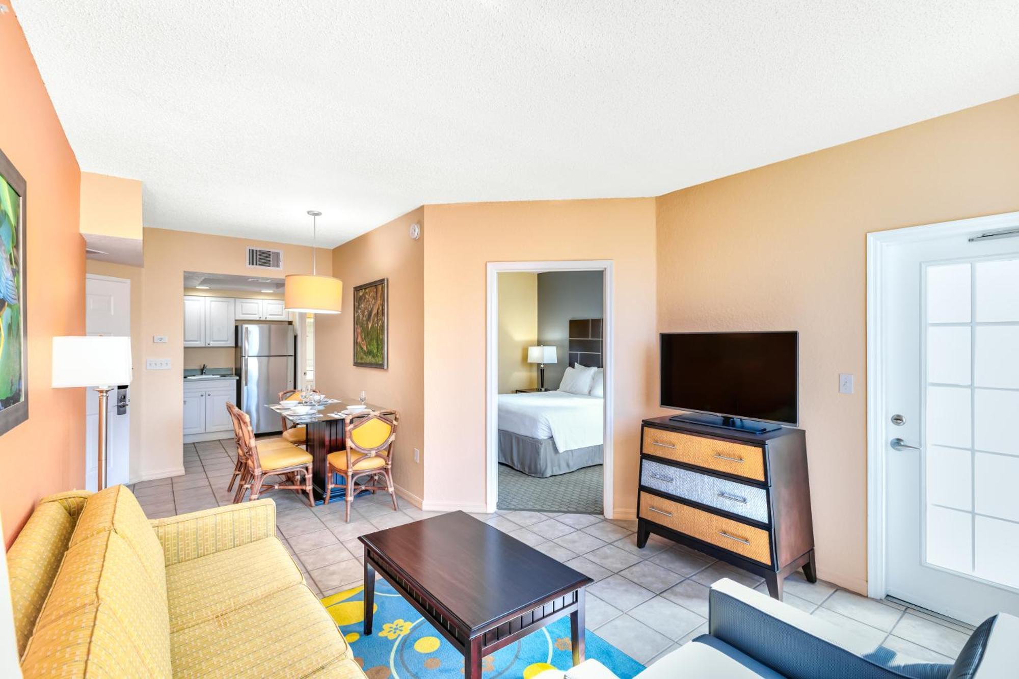Deluxe Room 1 Queen Bed