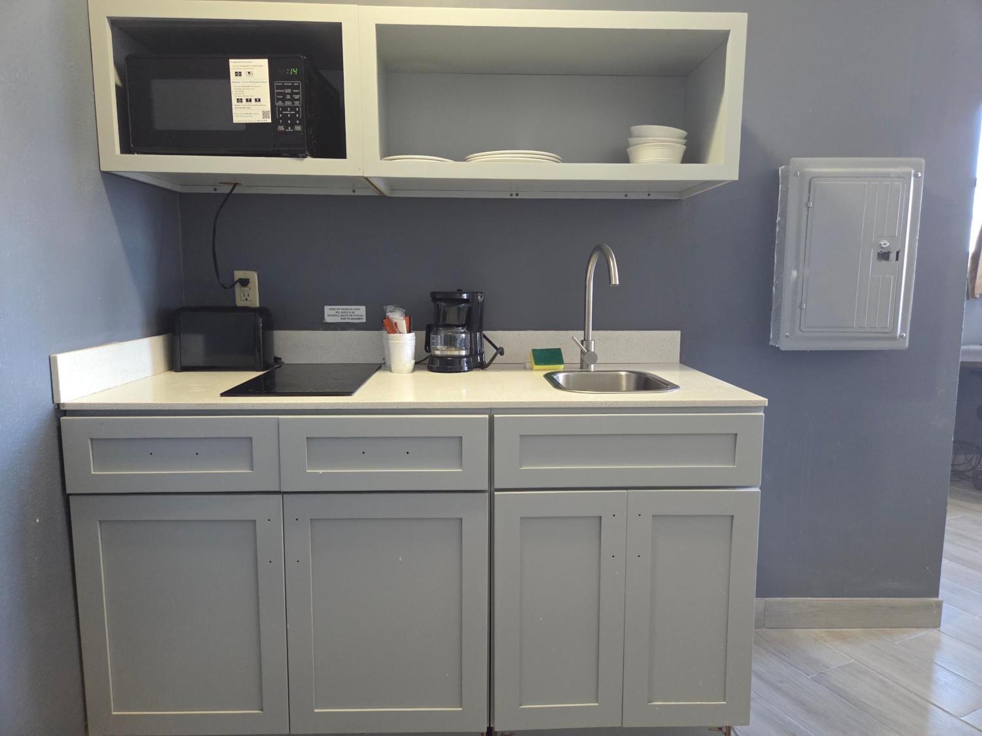King Room with Side Sea View - roll-in shower - disability access