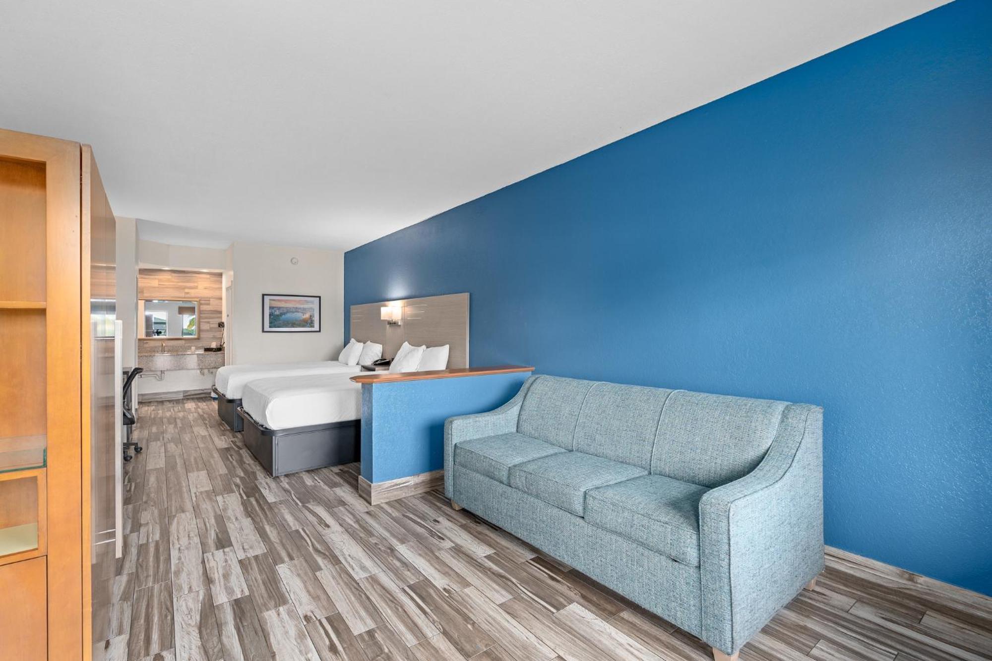 Studio Suite Two Double Beds Non-Smoking
