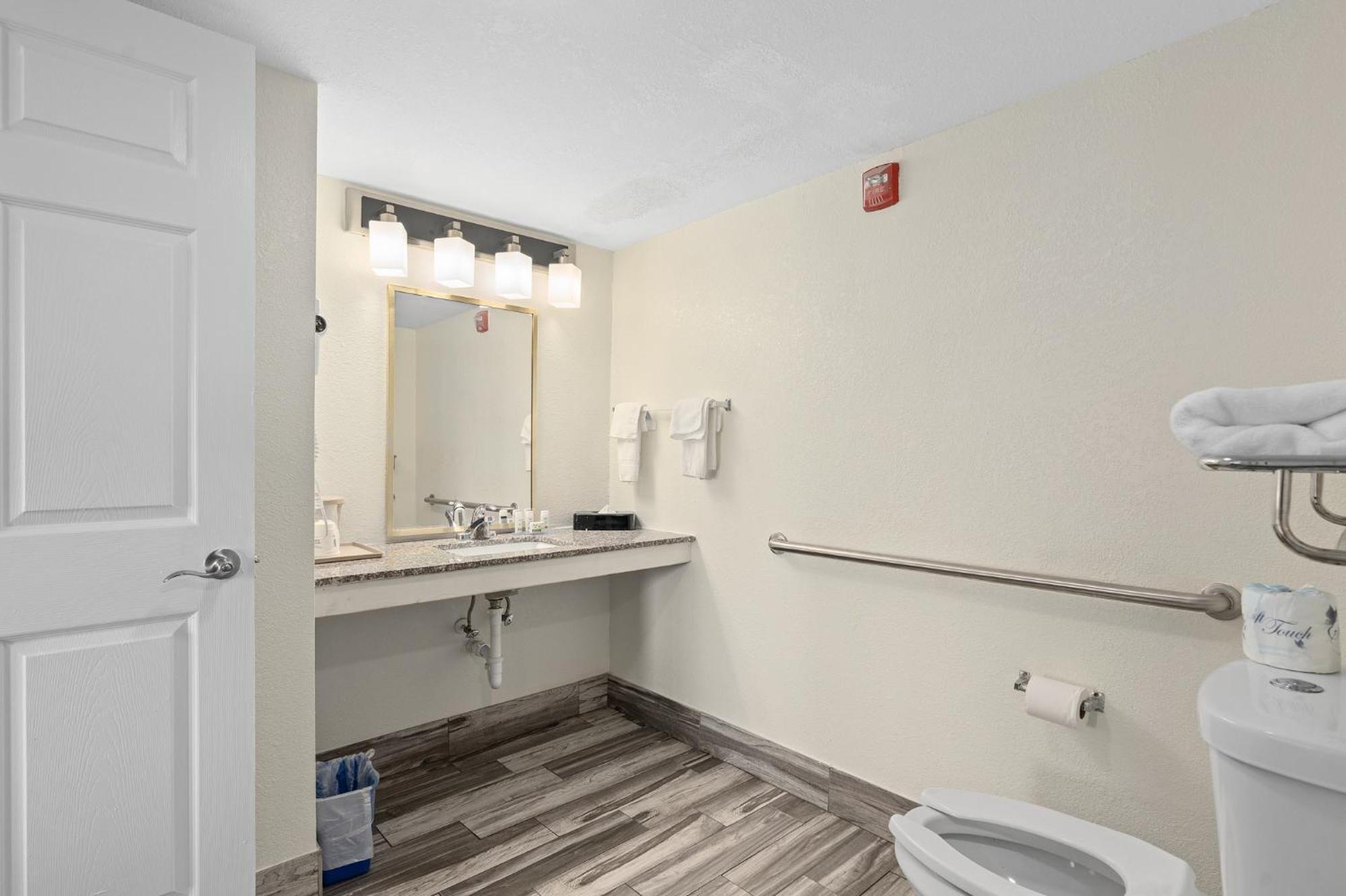 King Room Roll Shower Mobility Access or Non-Smoking