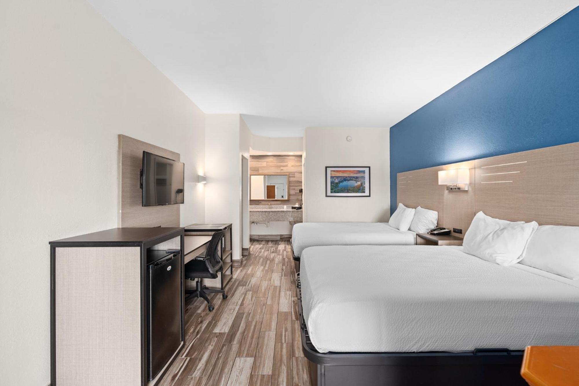 Studio Suite Two Double Beds Non-Smoking