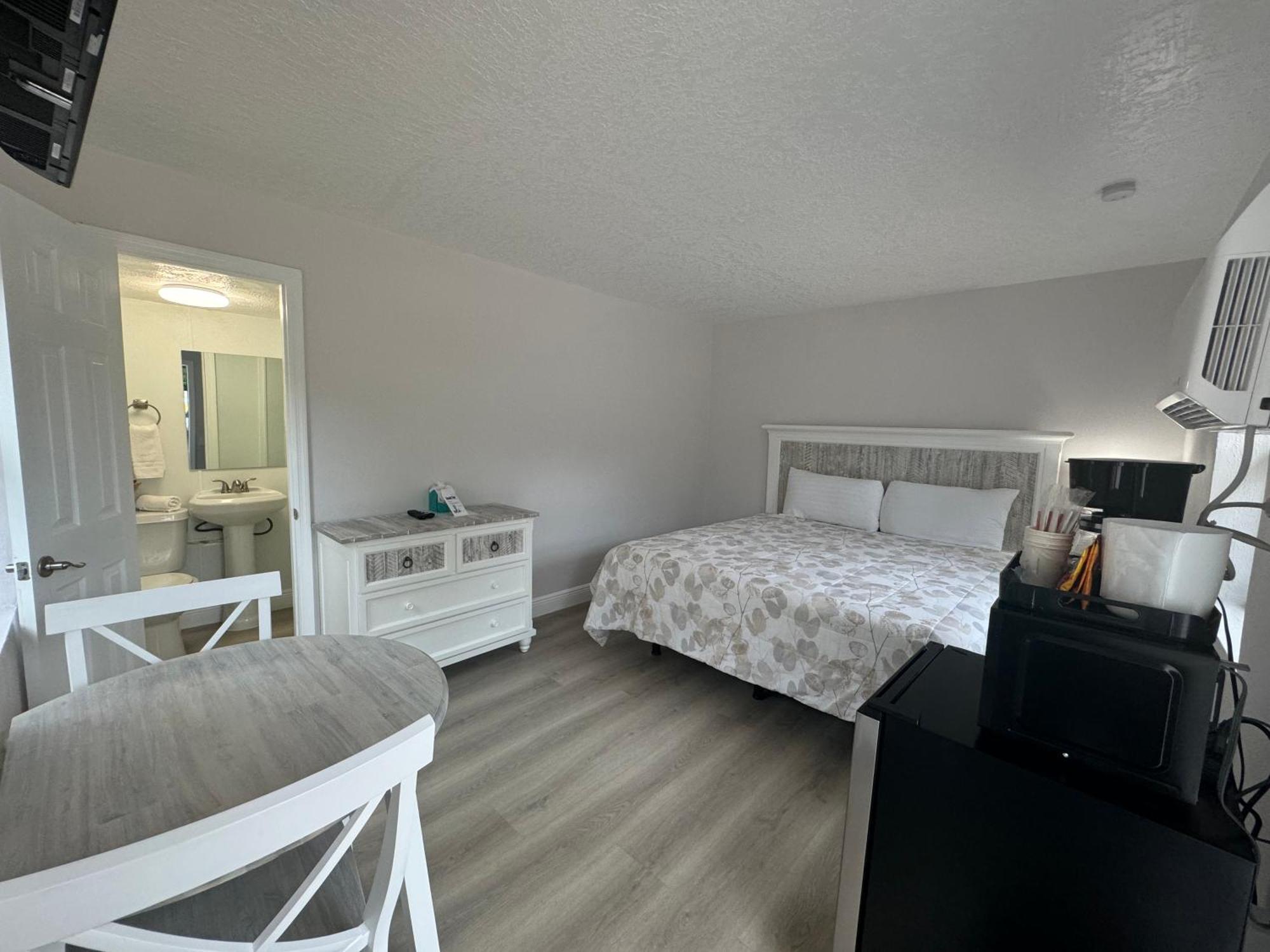 Standard King Room